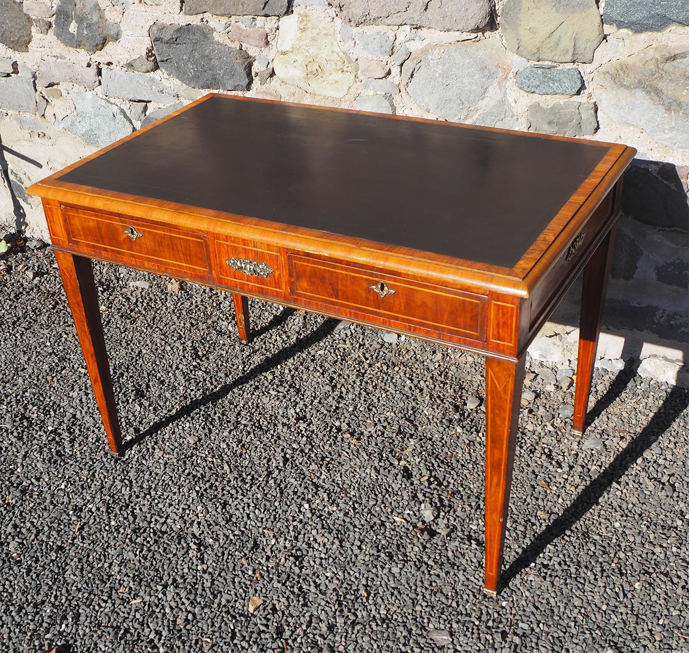 Fine 19th Century Walnut Writing Table (1 of 8) Fine 19th Century Walnut Writing Table (1 of 8)