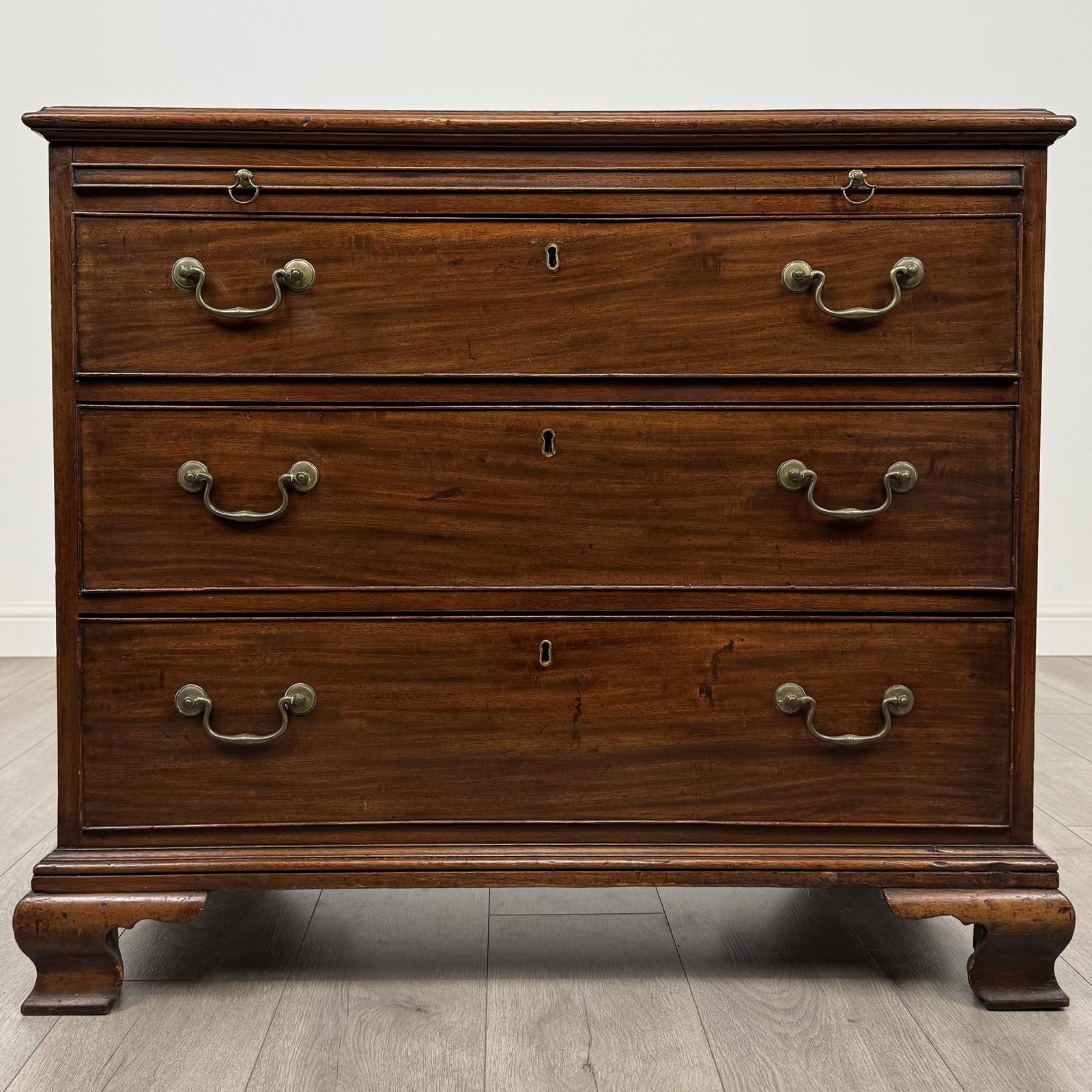 Antique 18th Century Fine Quality Mahogany Chest of Drawers (1 of 12)