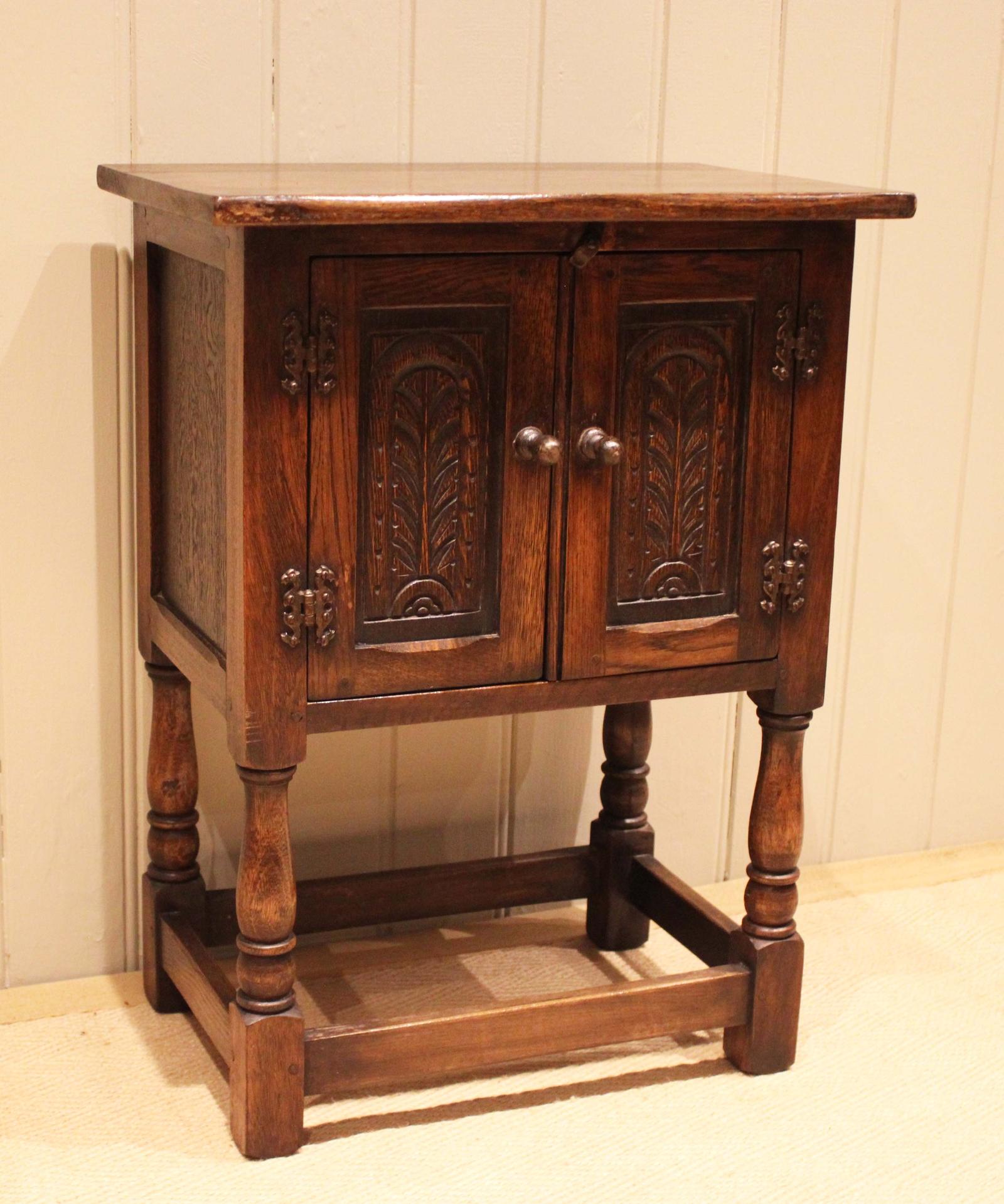 Small Carved Oak Side Cabinet (1 of 12) Small Carved Oak Side Cabinet (1 of 12)