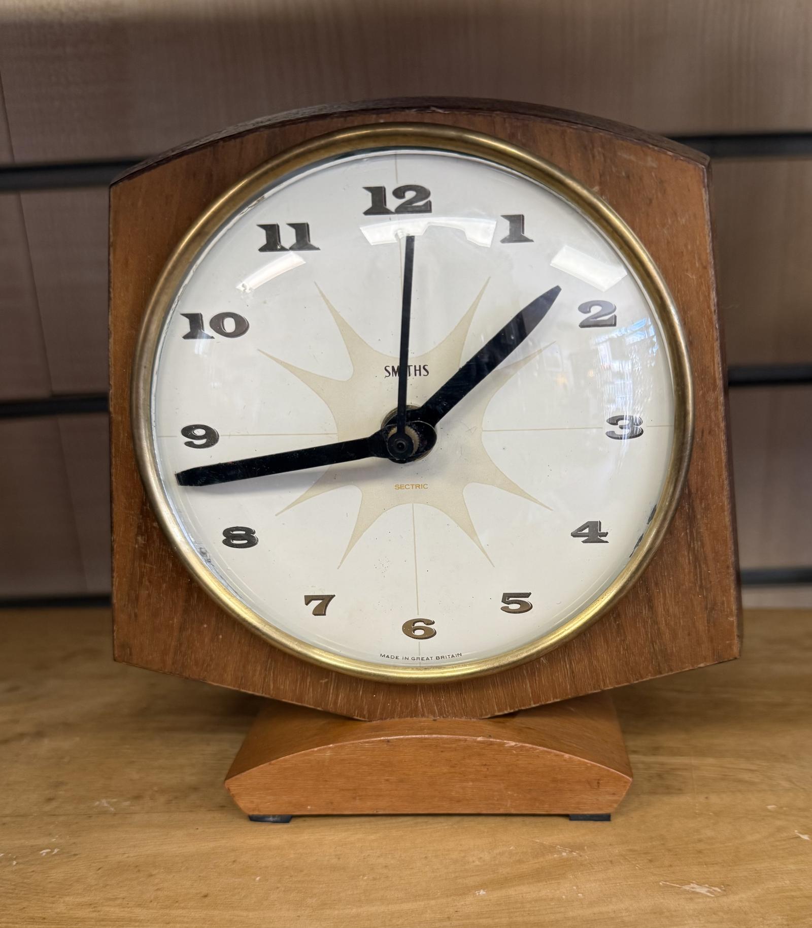 1961 Beaulieu Smiths Mantle Clock (1 of 1)