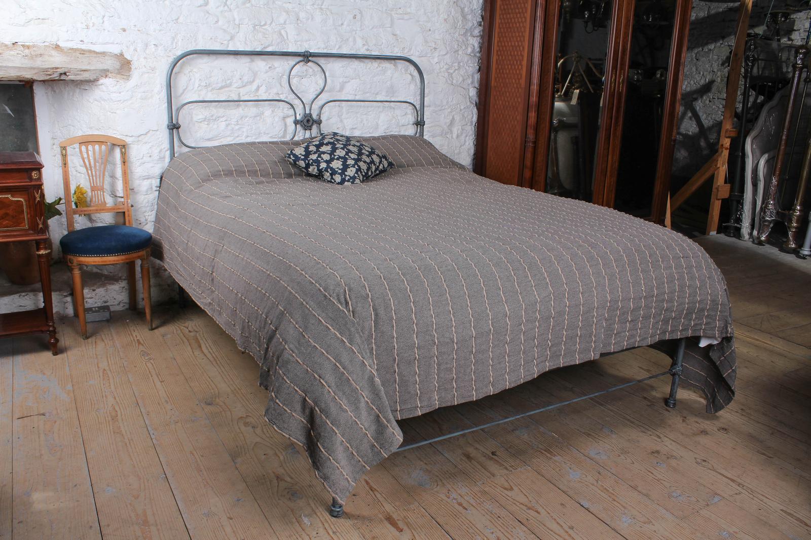 Very Nice Aged Paint Kingsize Irish No End Bed (1 of 7)