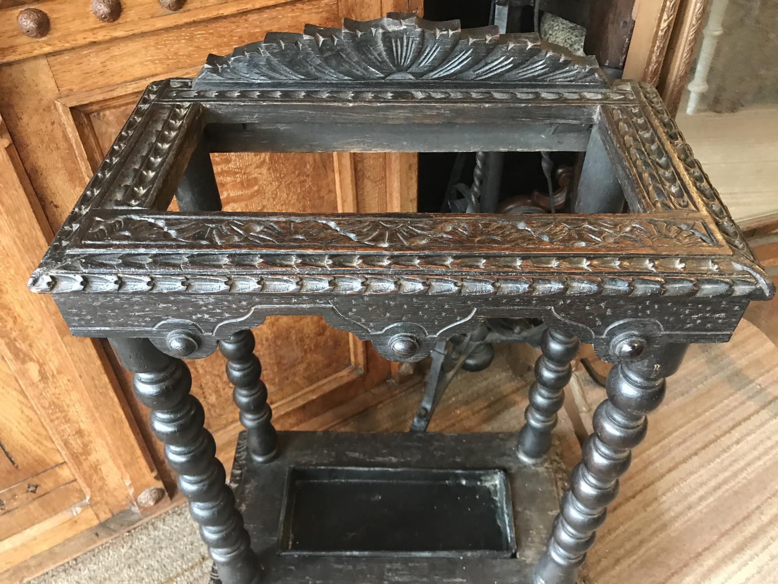 Oak Carved Stick /Umbrella Stand. (1 of 1) Oak Carved Stick /Umbrella Stand. (1 of 1)