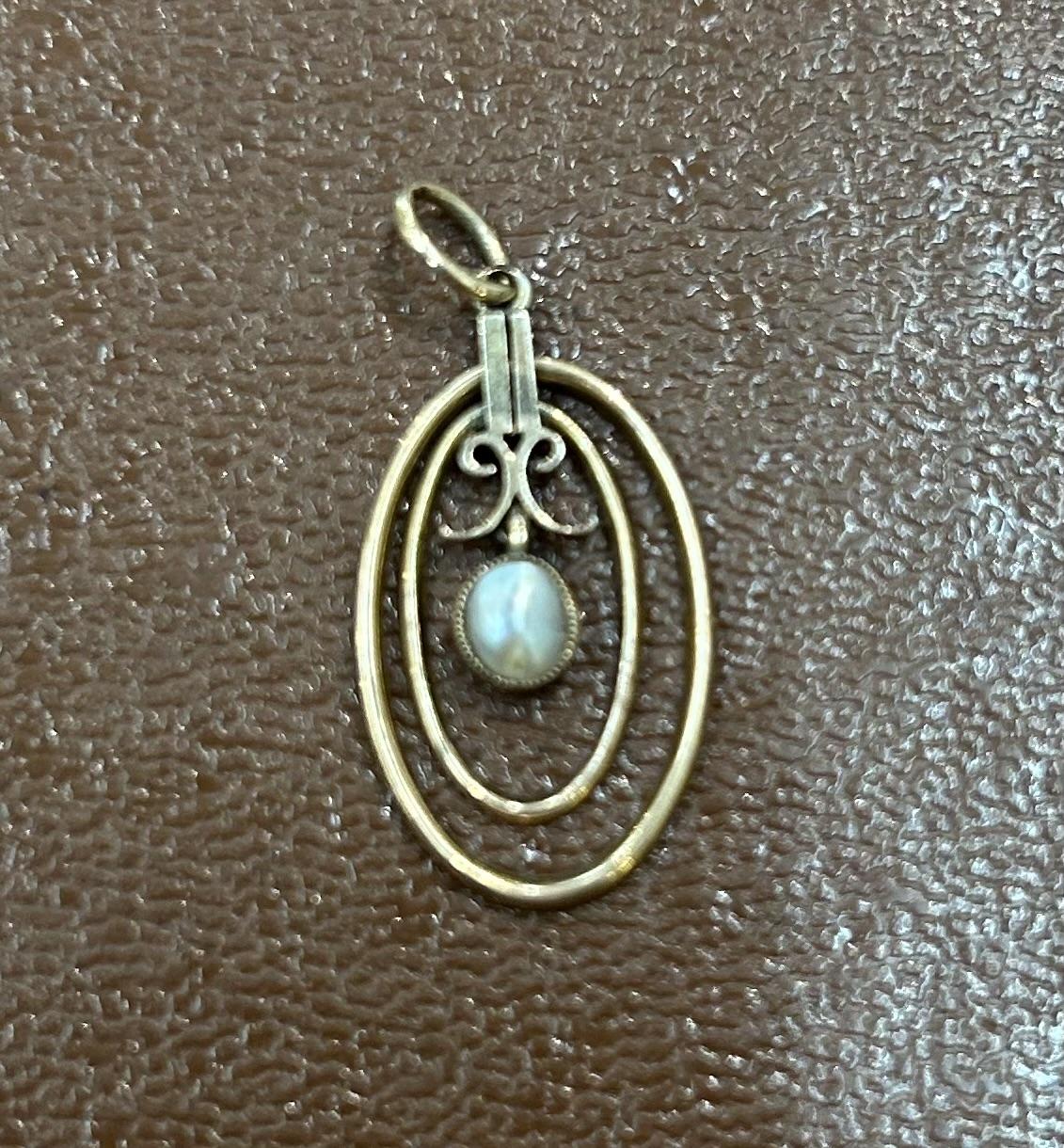 9ct Gold Pearl Drop Pendant (1 of 2) 9ct Gold Pearl Drop Pendant (1 of 2)