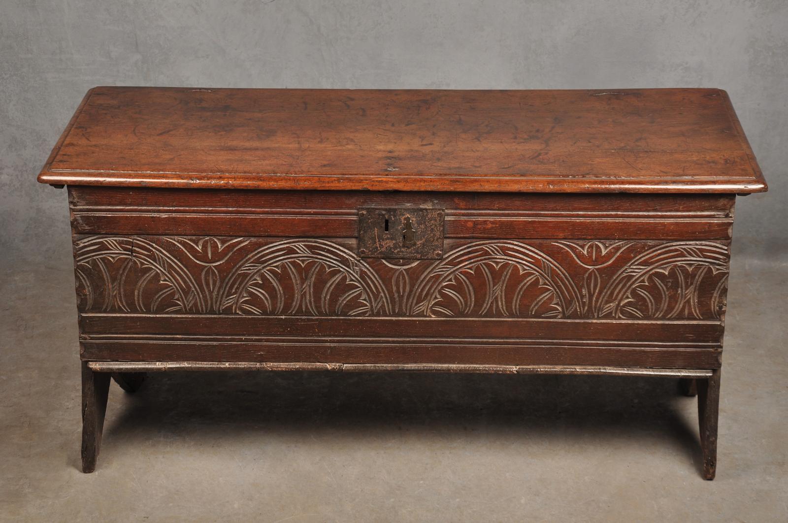 A Small 17th Century Oak Coffer (1 of 13)