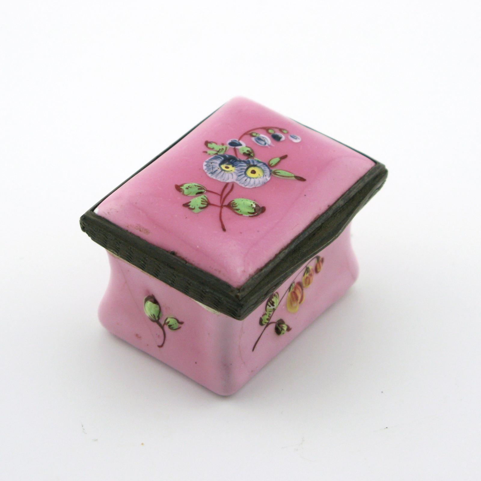 18th Century Bilston South Staffordshire Enamel Patch Box (1 of 10)