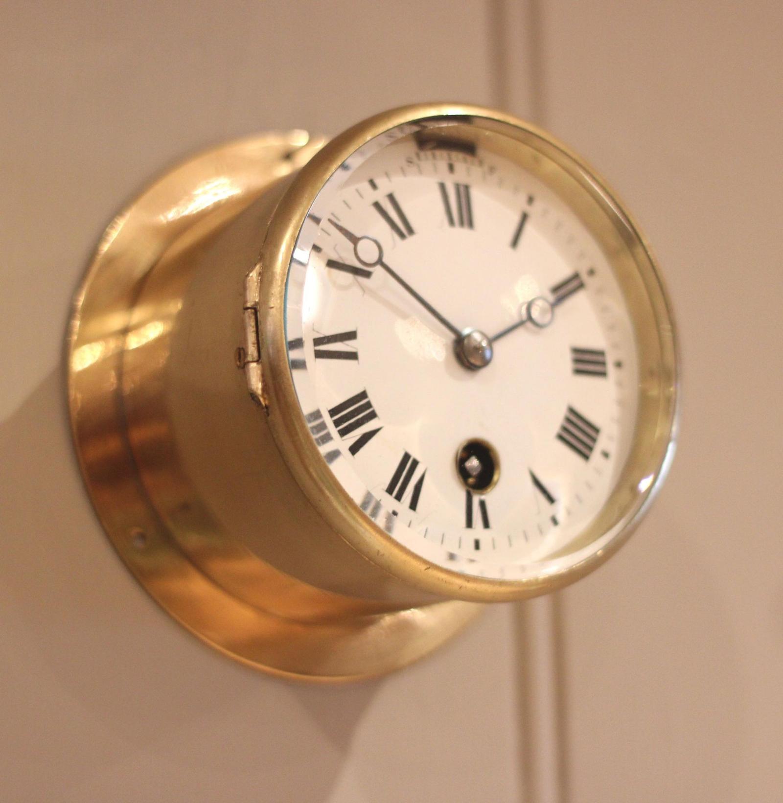 Small Proportioned Brass Ships Clock (1 of 11) Small Proportioned Brass Ships Clock (1 of 11)