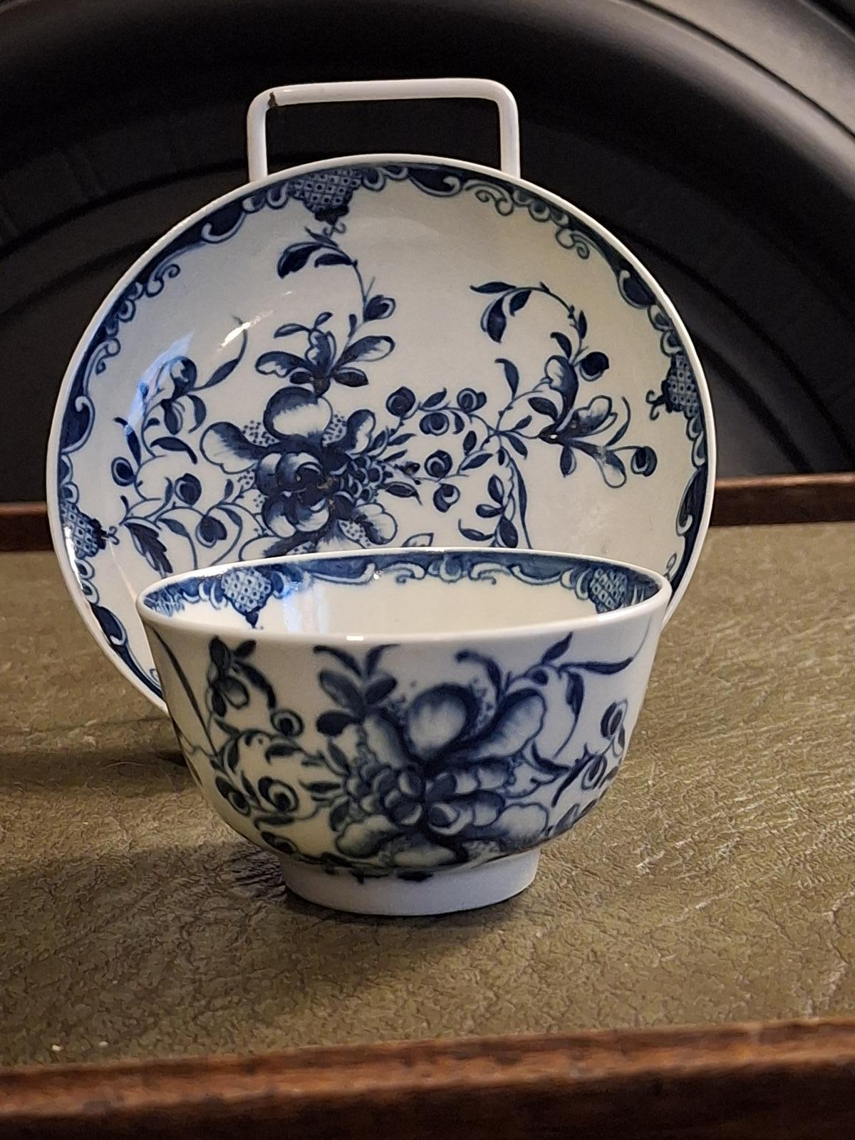 18th Century Worcester Mansfield Pattern Teabowl and Saucer (1 of 8) 18th Century Worcester Mansfield Pattern Teabowl and Saucer (1 of 8)