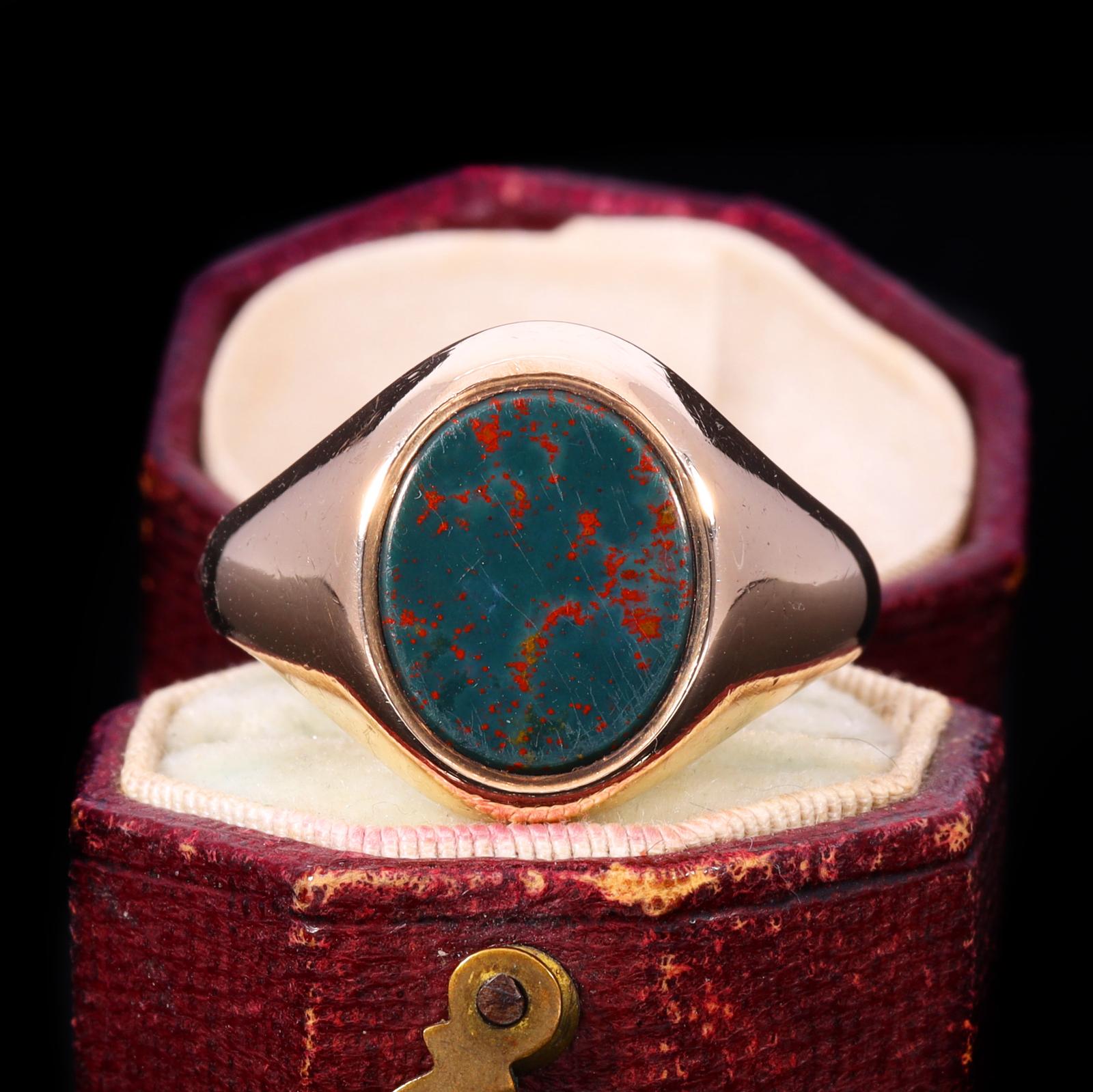 The Vintage 1969 9ct Gold Bloodstone Signet Ring (1 of 6)