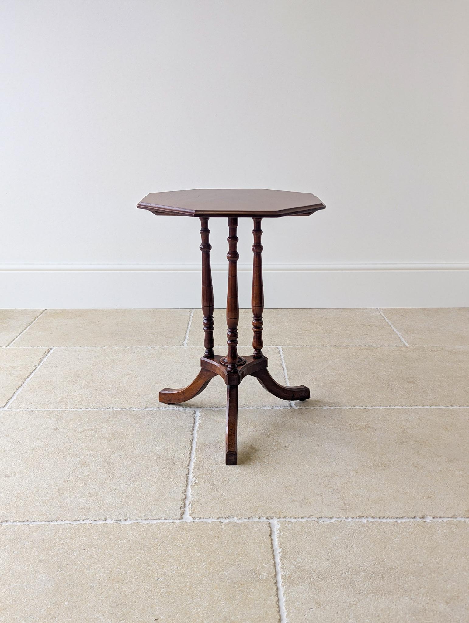 Antique Regency Mahogany Octagonal Occasional Table c.1820 (1 of 18) Antique Regency Mahogany Octagonal Occasional Table c.1820 (1 of 18)