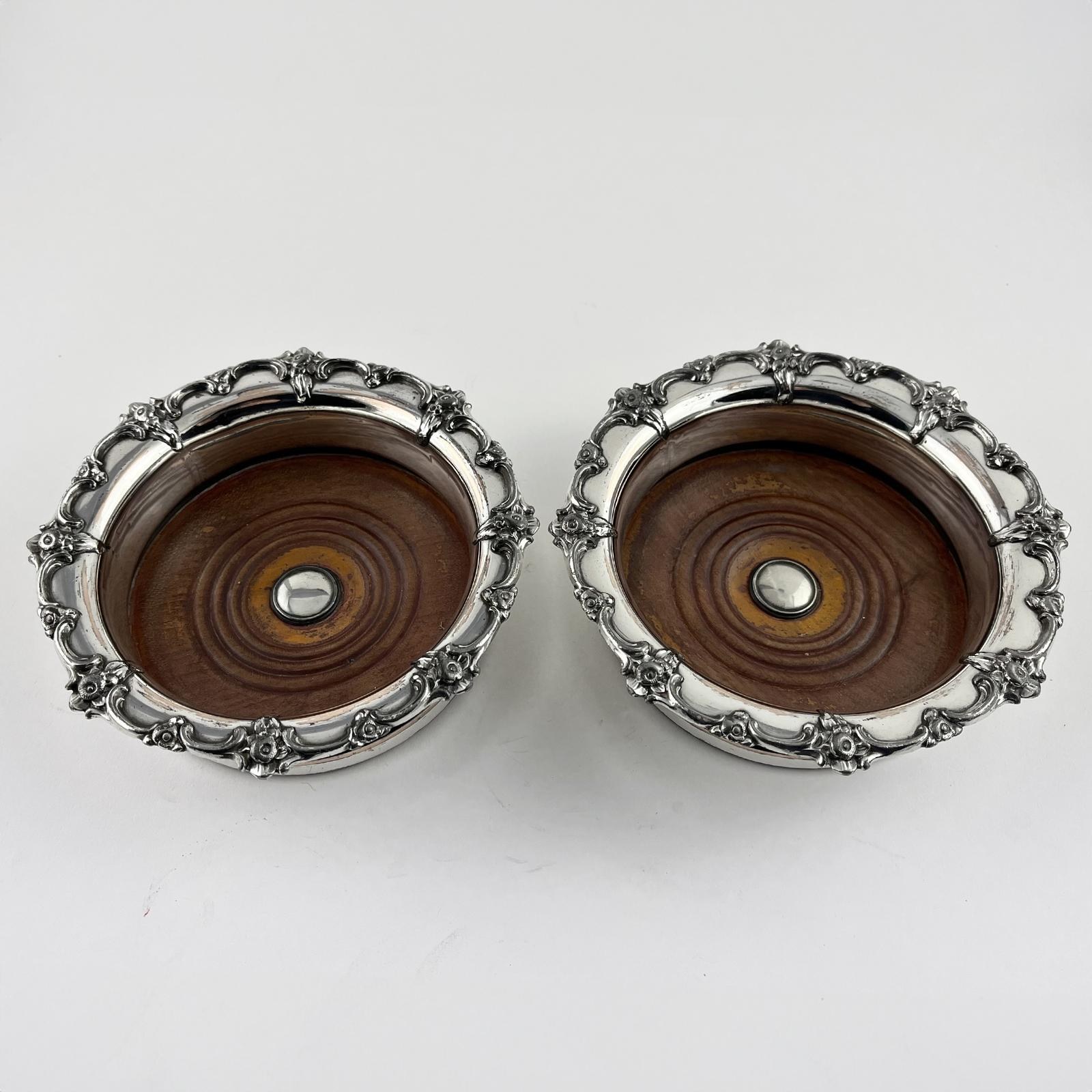 Very Pretty Pair of Old Sheffield Plate Wine Coasters (1 of 6)