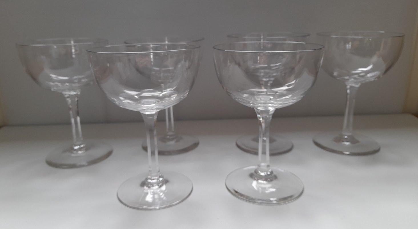 Elegant Set of Six Champagne Glasses (1 of 9)