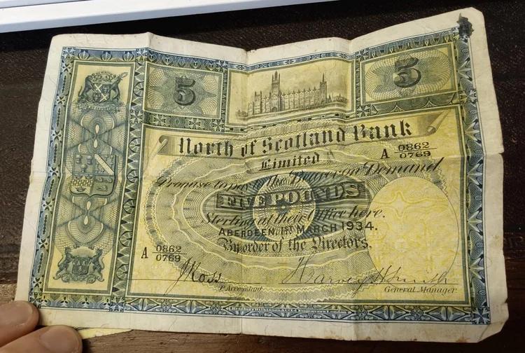 Banknotes - main image