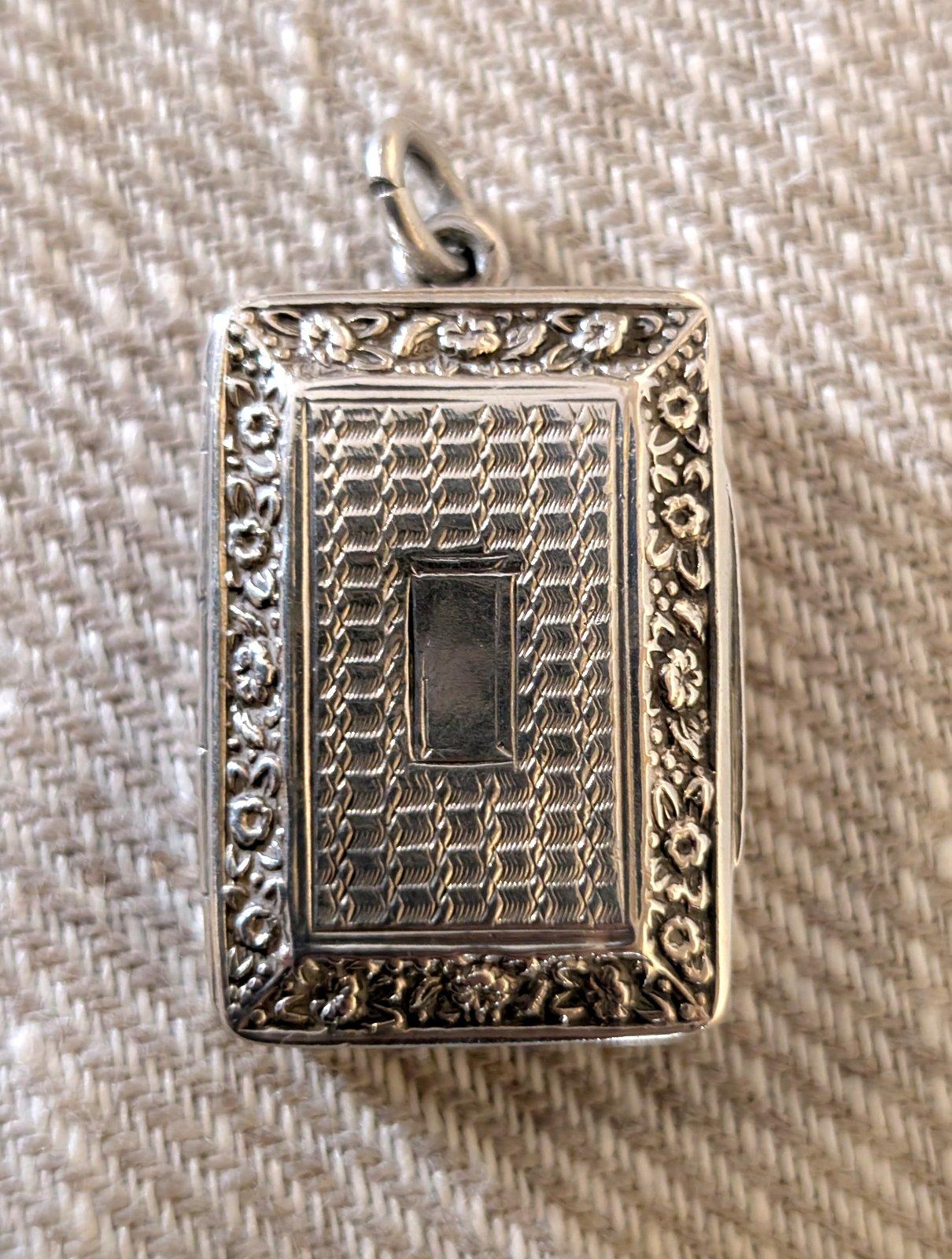 Silver Vinagrette by John Bettridge Birmingham 1825 (1 of 6) Silver Vinagrette by John Bettridge Birmingham 1825 (1 of 6)