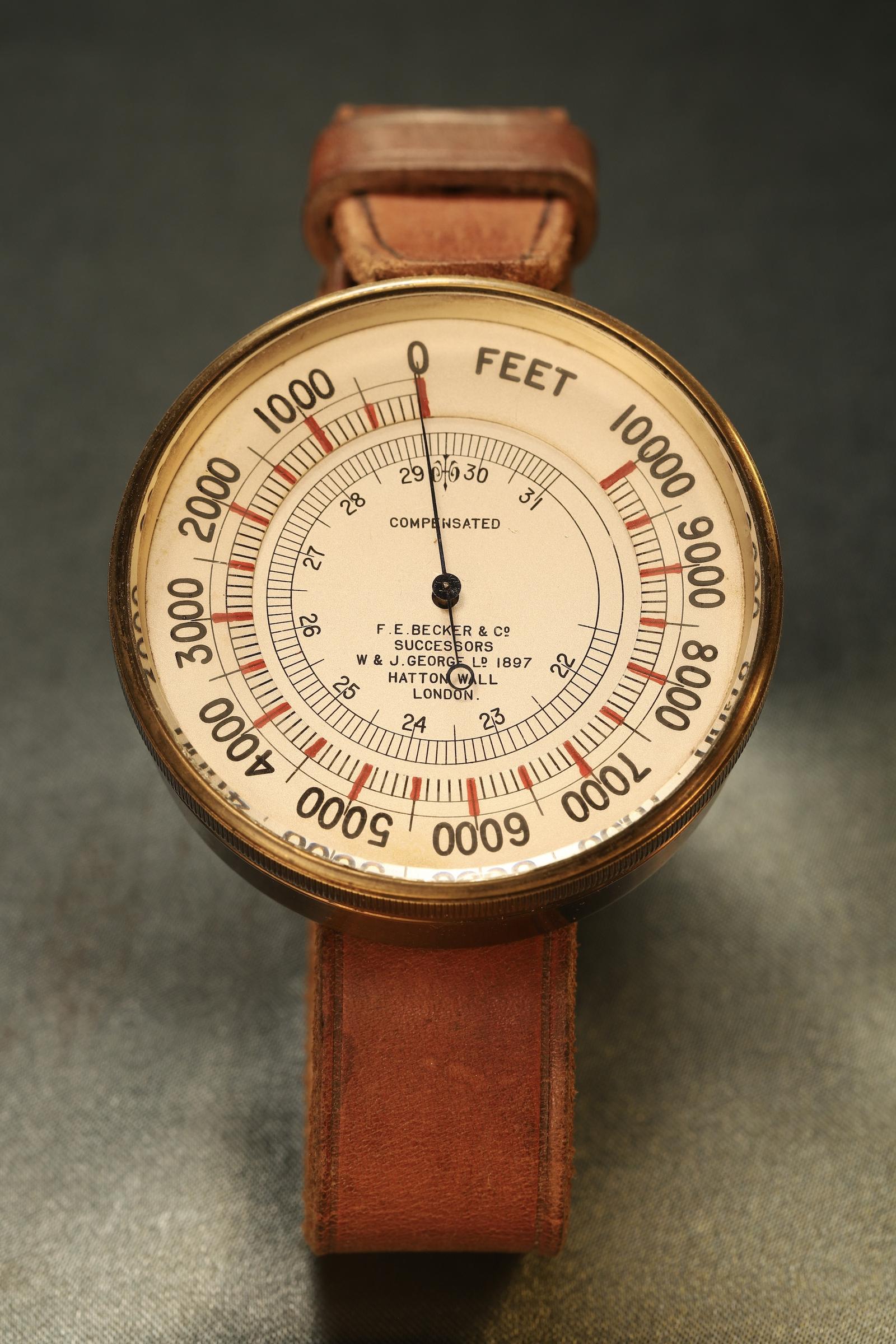 Rare WWI Pilot's Wrist Air Altimeter by Becker No 320 c.1916 (1 of 9)