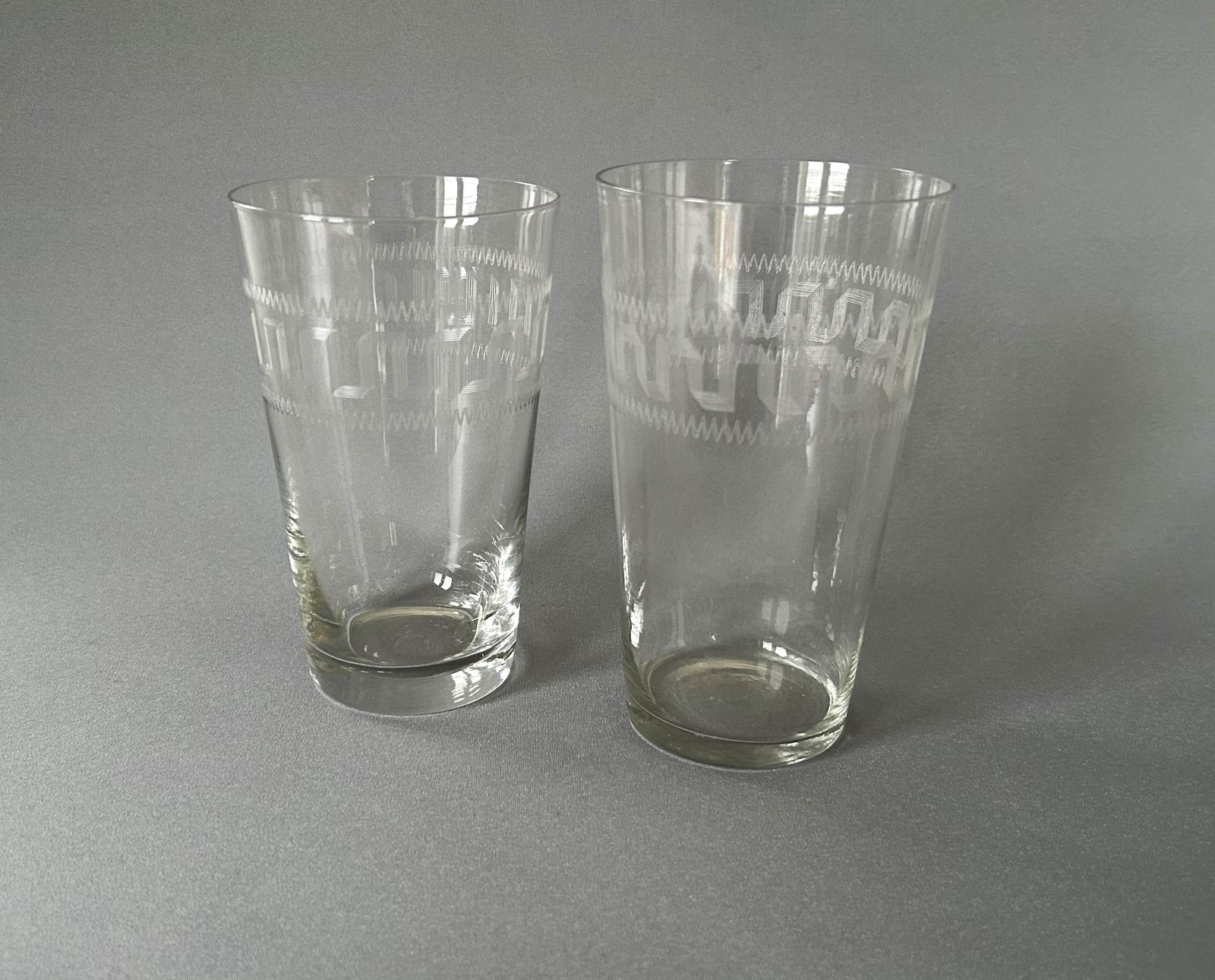 Near Pair of Edwardian Greek Key Etched Pint Beer Glasses (1 of 5)