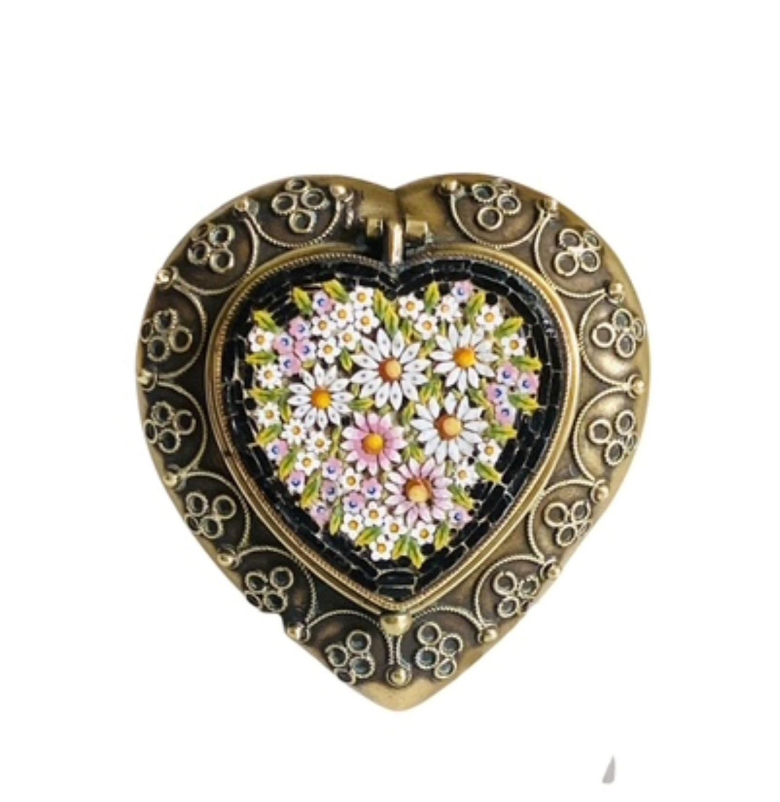 Antique Pill Pot / Trinket Box Italian Micro Mosaic Heart Shape 19th Century (1 of 6) Antique Pill Pot / Trinket Box Italian Micro Mosaic Heart Shape 19th Century (1 of 6)