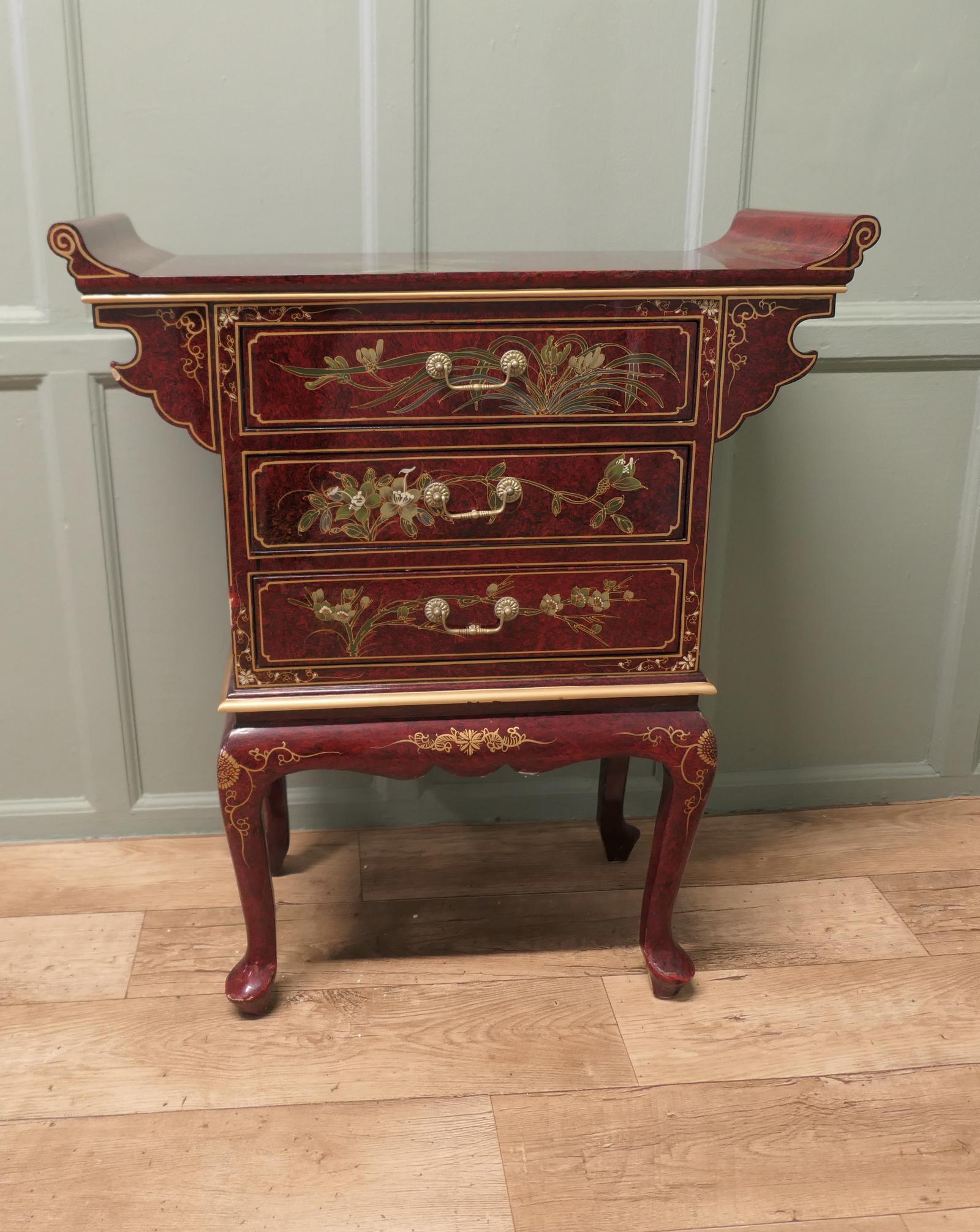 Very Decorative Red Lacquer Chinoiserie Temple Cabinet (1 of 7) Very Decorative Red Lacquer Chinoiserie Temple Cabinet (1 of 7)