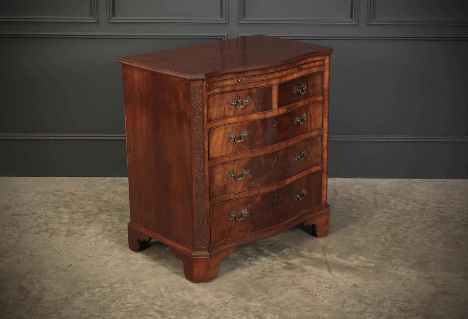 Small Serpentine Mahogany Bachelors Chest (1 of 16)