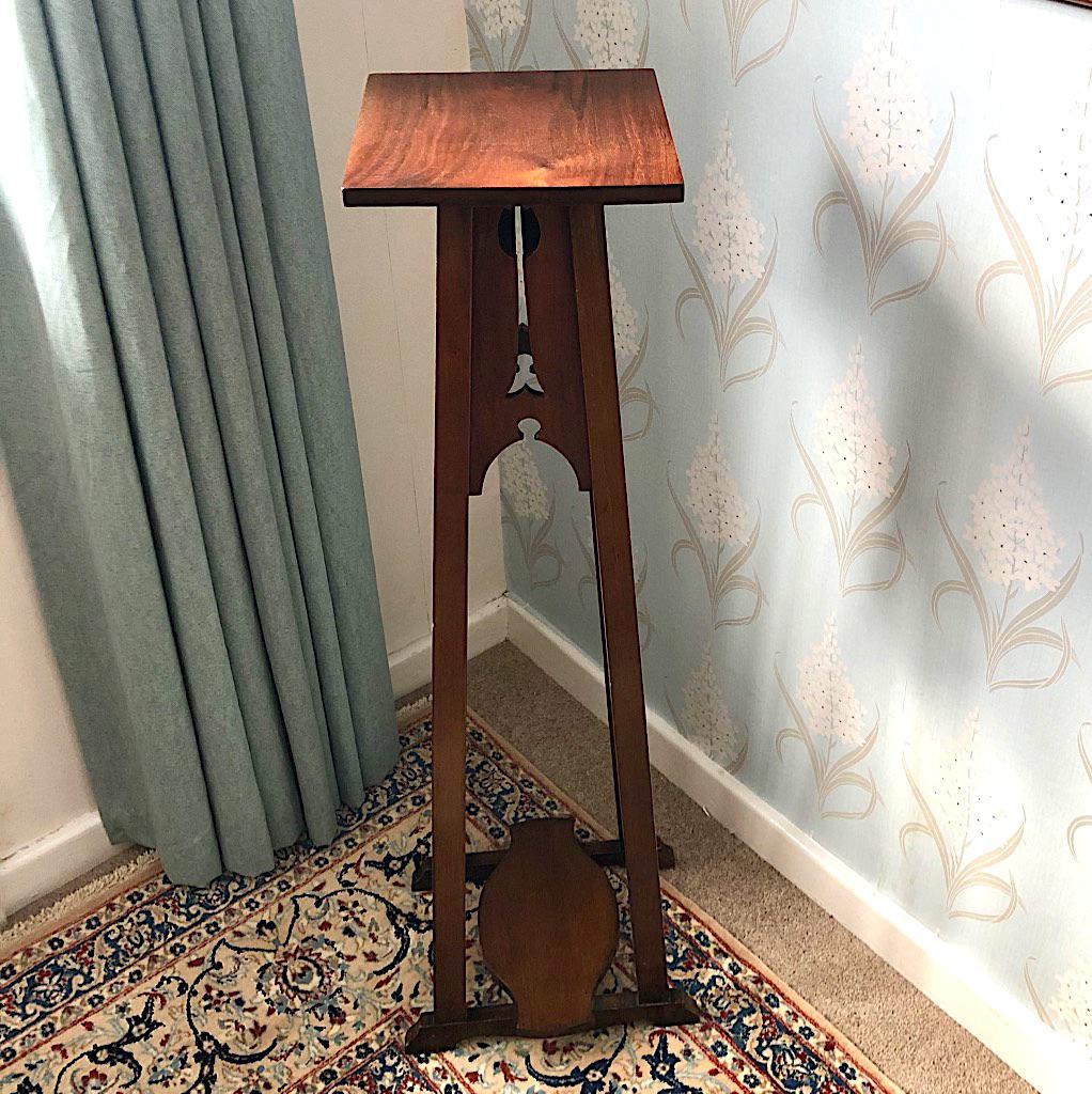 Arts & Crafts Mahogany Lamp or Plant Stand (1 of 5) Arts & Crafts Mahogany Lamp or Plant Stand (1 of 5)