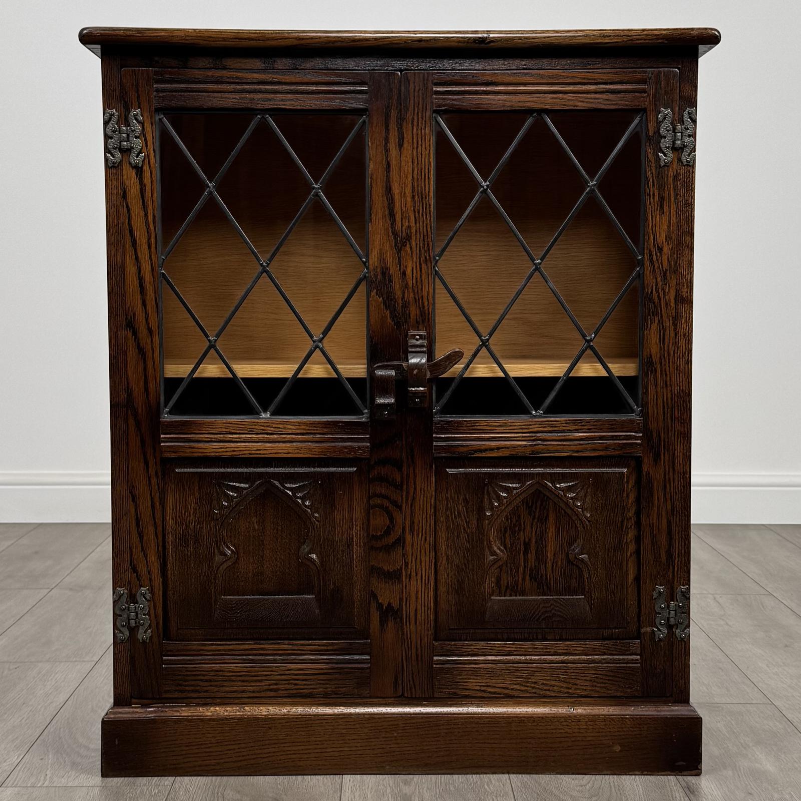 Vintage 20th Century Good Quality Small Oak Cabinet (1 of 11)