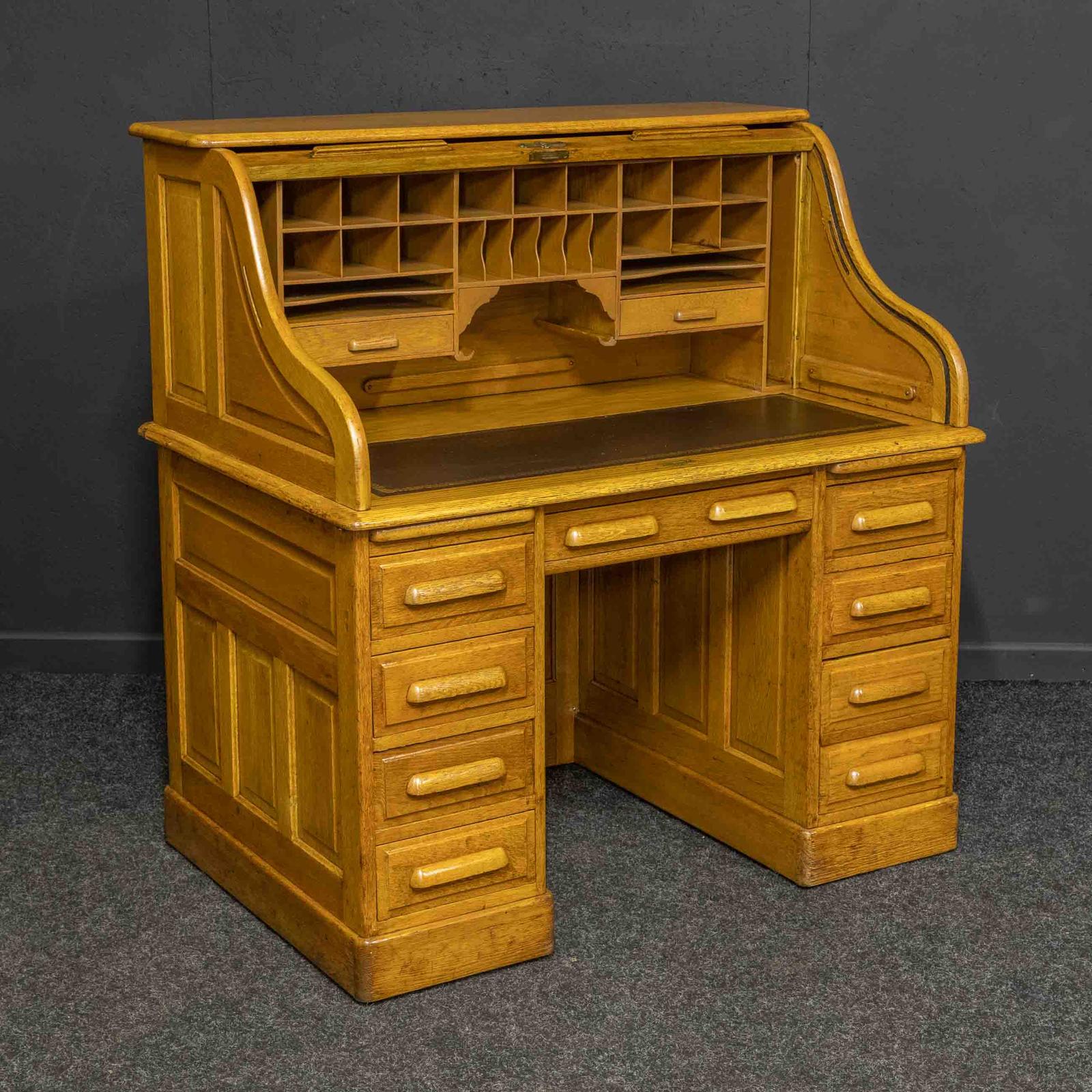 Early 20th Century Oak Roll Top Desk (1 of 16)