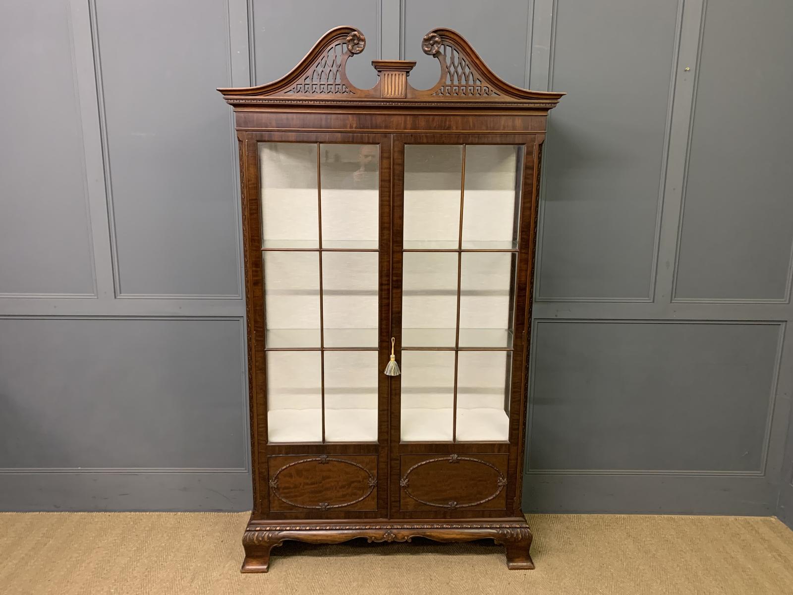 Chippendale Style Mahogany Display Cabinet (1 of 15)