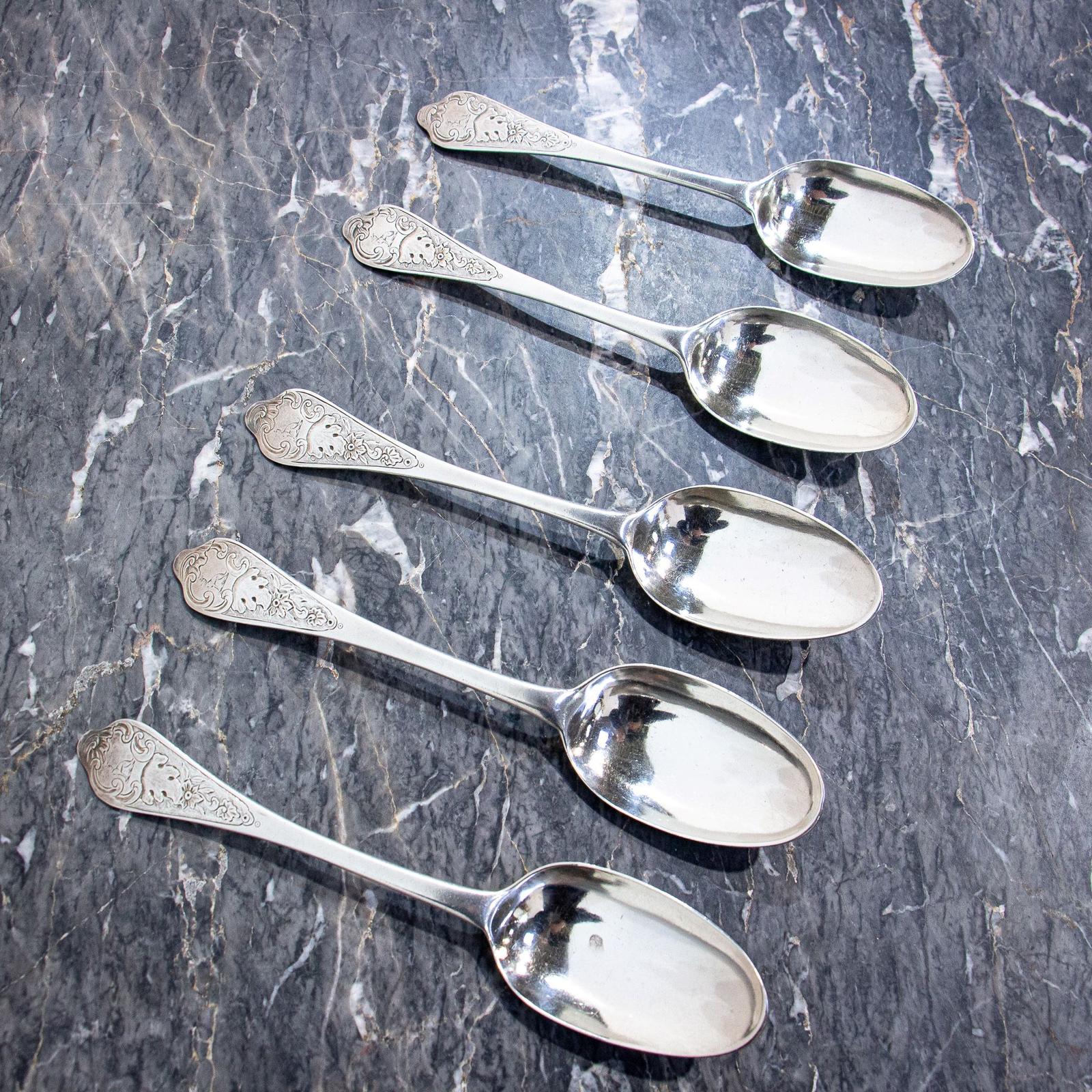 Five Queen Anne Britannia Silver Dessert Spoons (1 of 10)
