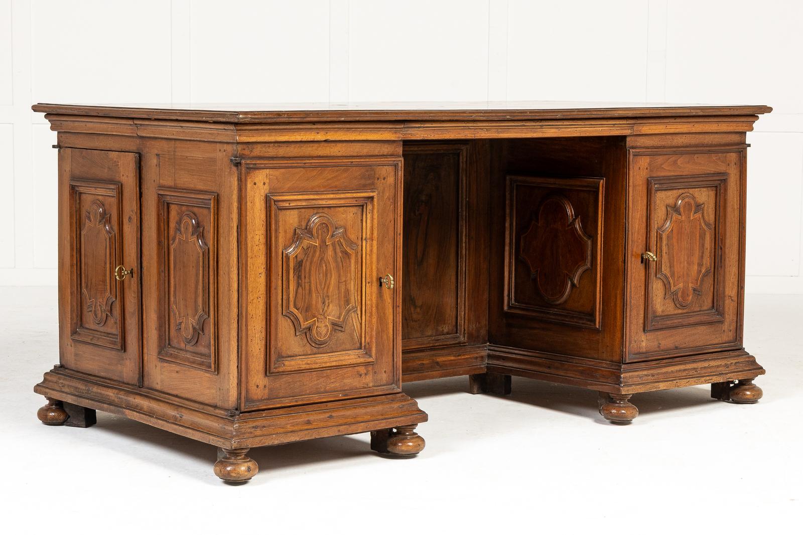 Important 18th Century Italian Walnut Desk (1 of 18)