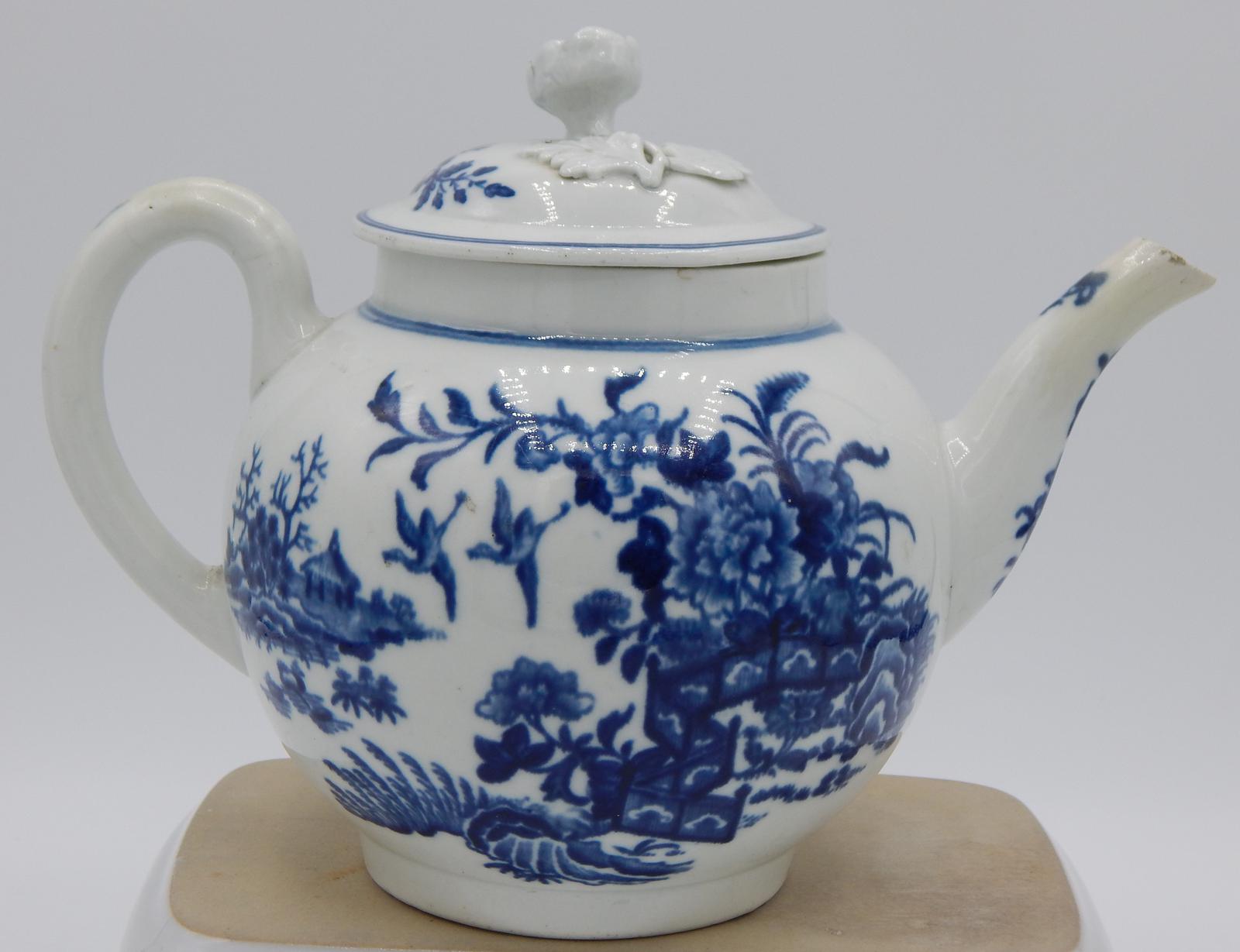 First Period Worcester Fence Pattern Teapot (1 of 6)