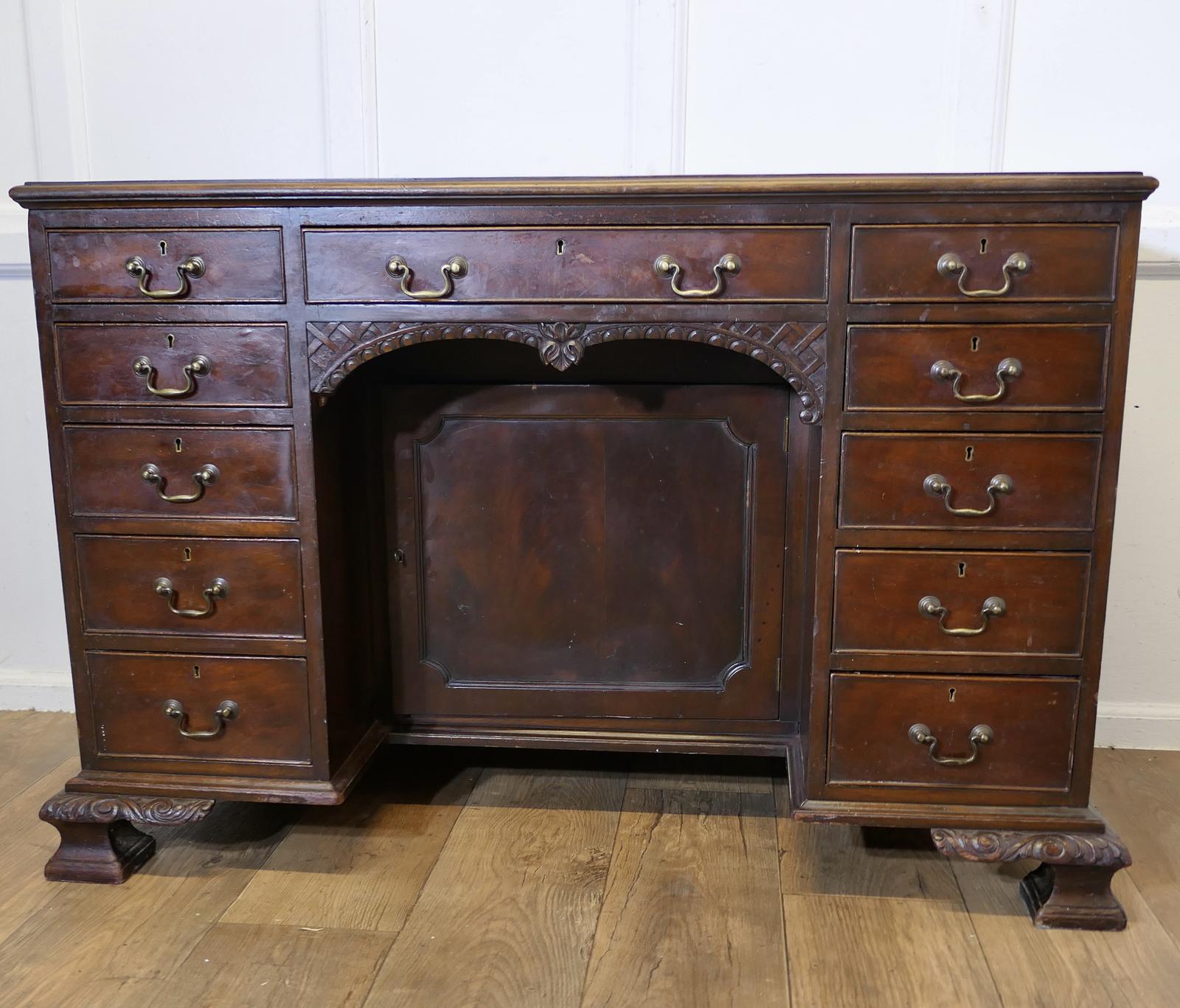 A Large Victorian Walnut Knee Hole Desk (1 of 11)