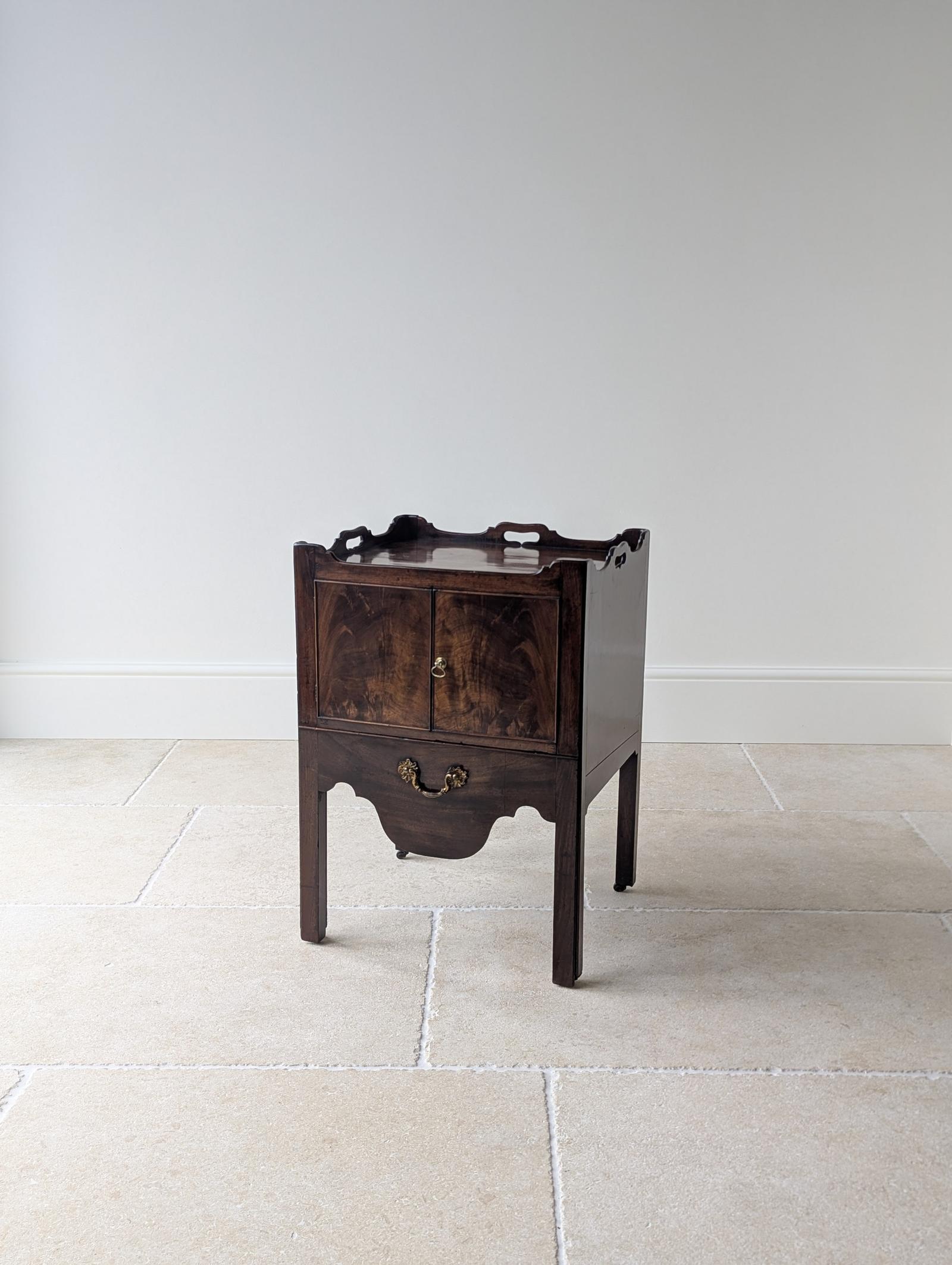 Antique George III Mahogany Bedside Commode c.1800 (1 of 18)