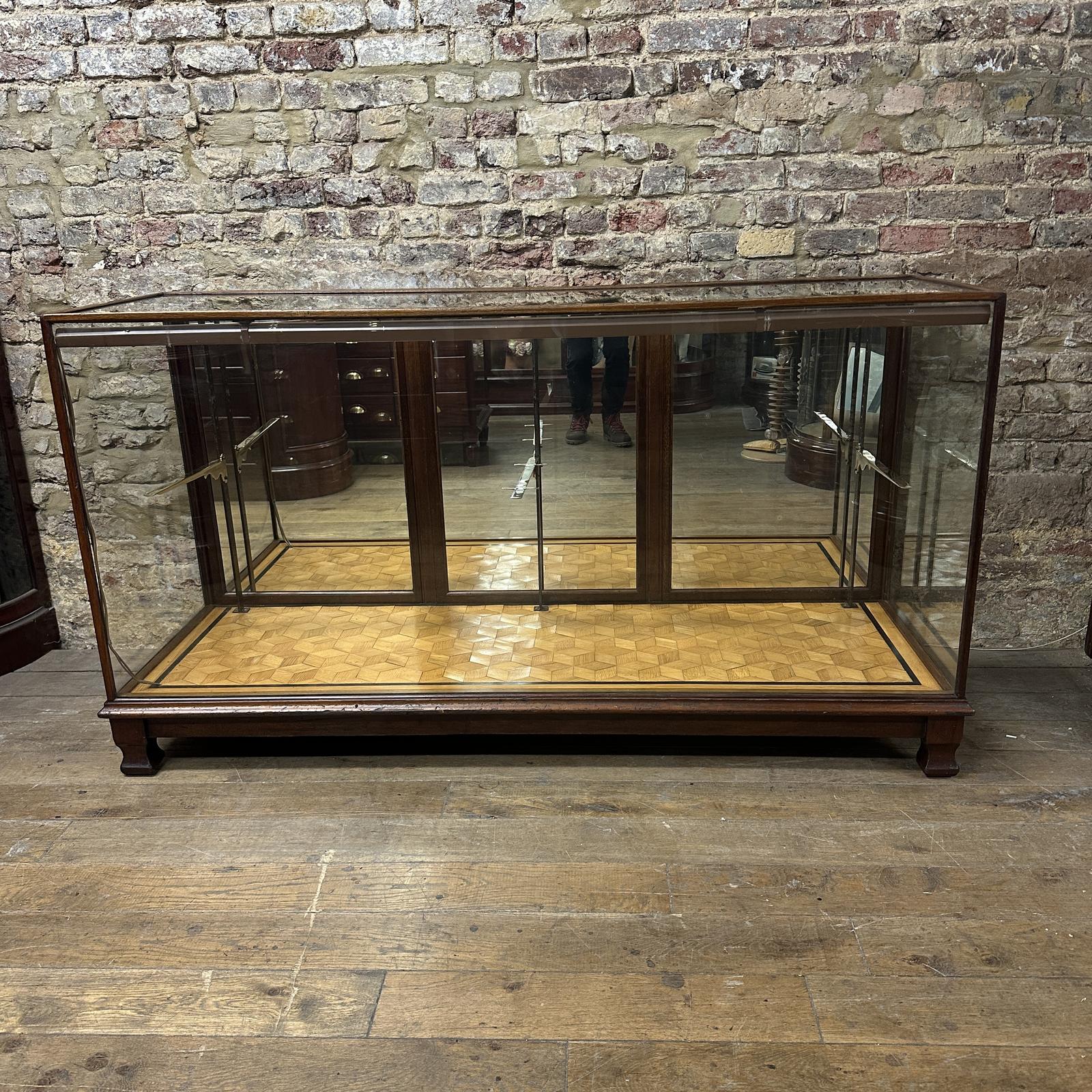 1920s Mahogany Shop Counter (1 of 7) 1920s Mahogany Shop Counter (1 of 7)