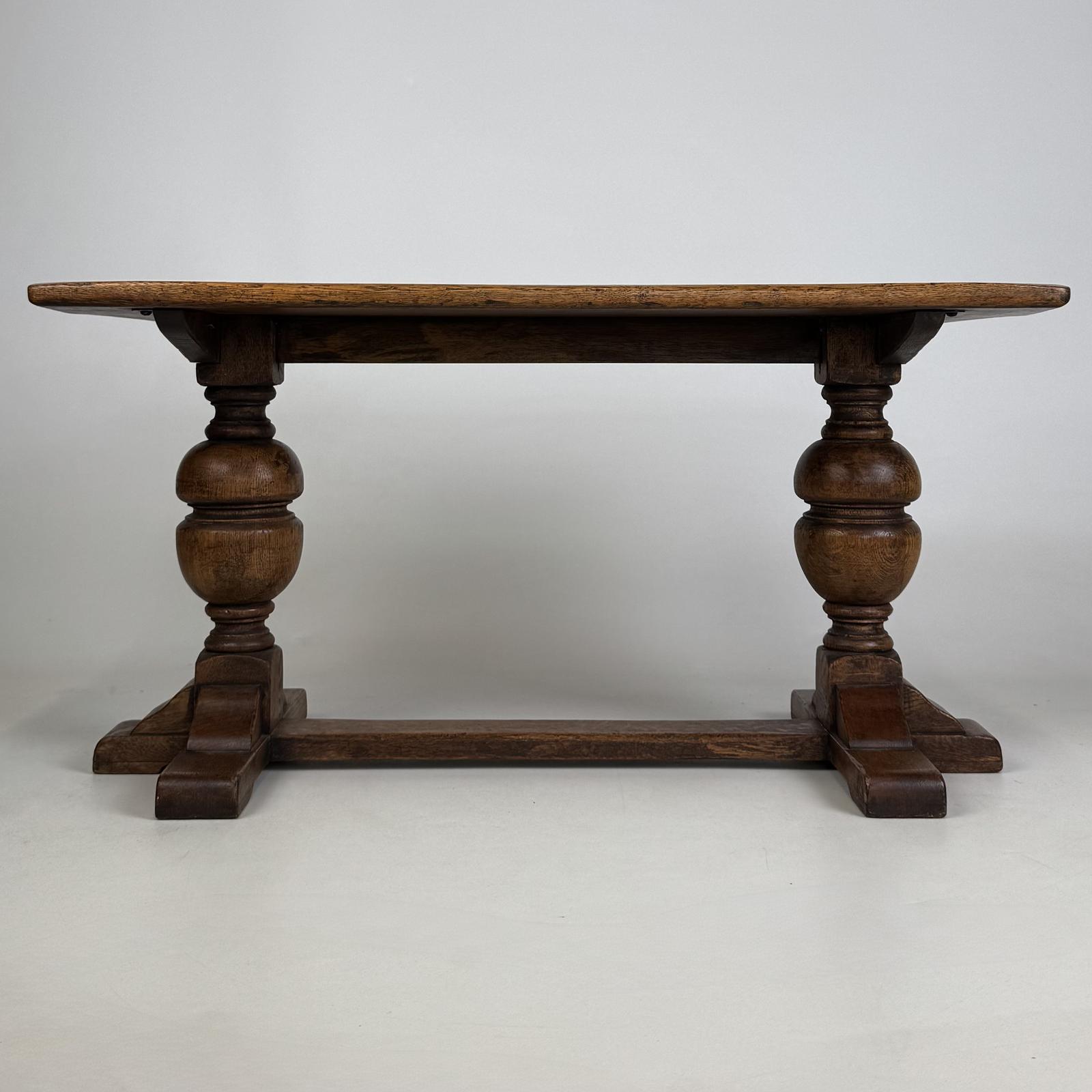 Antique 20th Century Small Coffee Table in Oak (1 of 9) Antique 20th Century Small Coffee Table in Oak (1 of 9)
