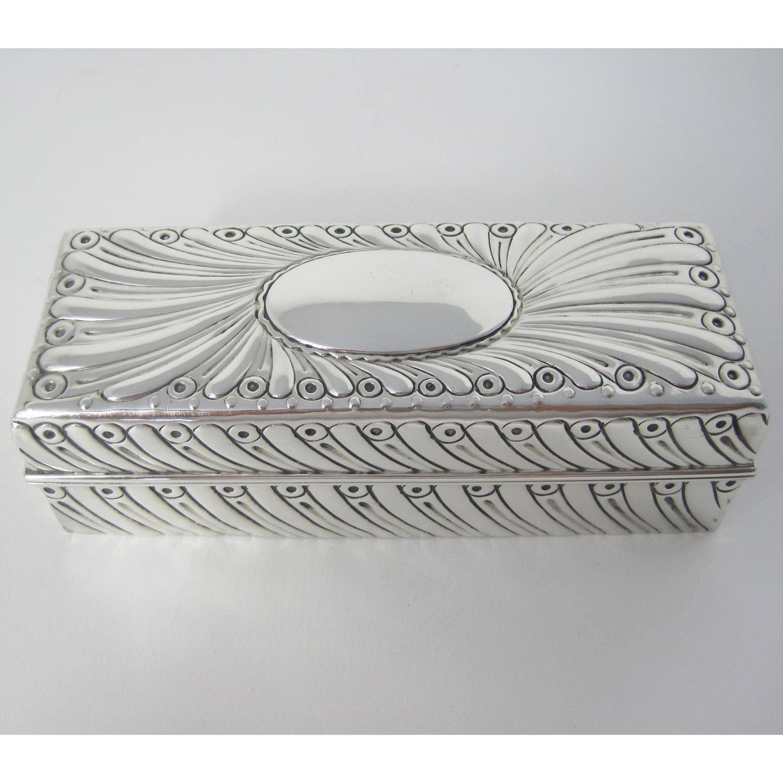 Antique Silver William Comyns Jewellery or Trinket Box Embossed with Spiral Fluting (1 of 6) Antique Silver William Comyns Jewellery or Trinket Box Embossed with Spiral Fluting (1 of 6)