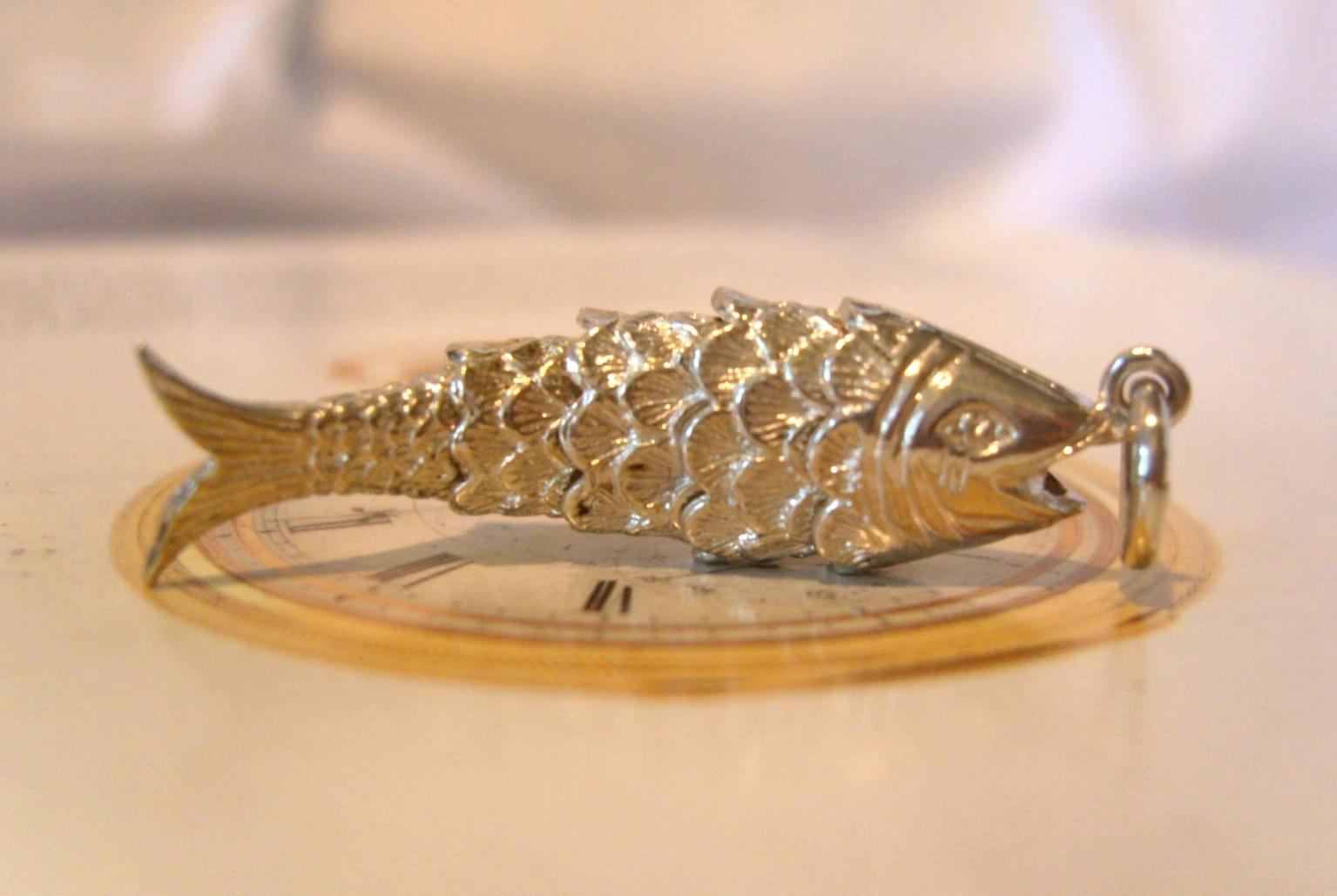 Pocket Watch Chain Fob Silver 925 Fish Articulated Pendant 1970s Vintage 5.6g (1 of 7) Pocket Watch Chain Fob Silver 925 Fish Articulated Pendant 1970s Vintage 5.6g (1 of 7)