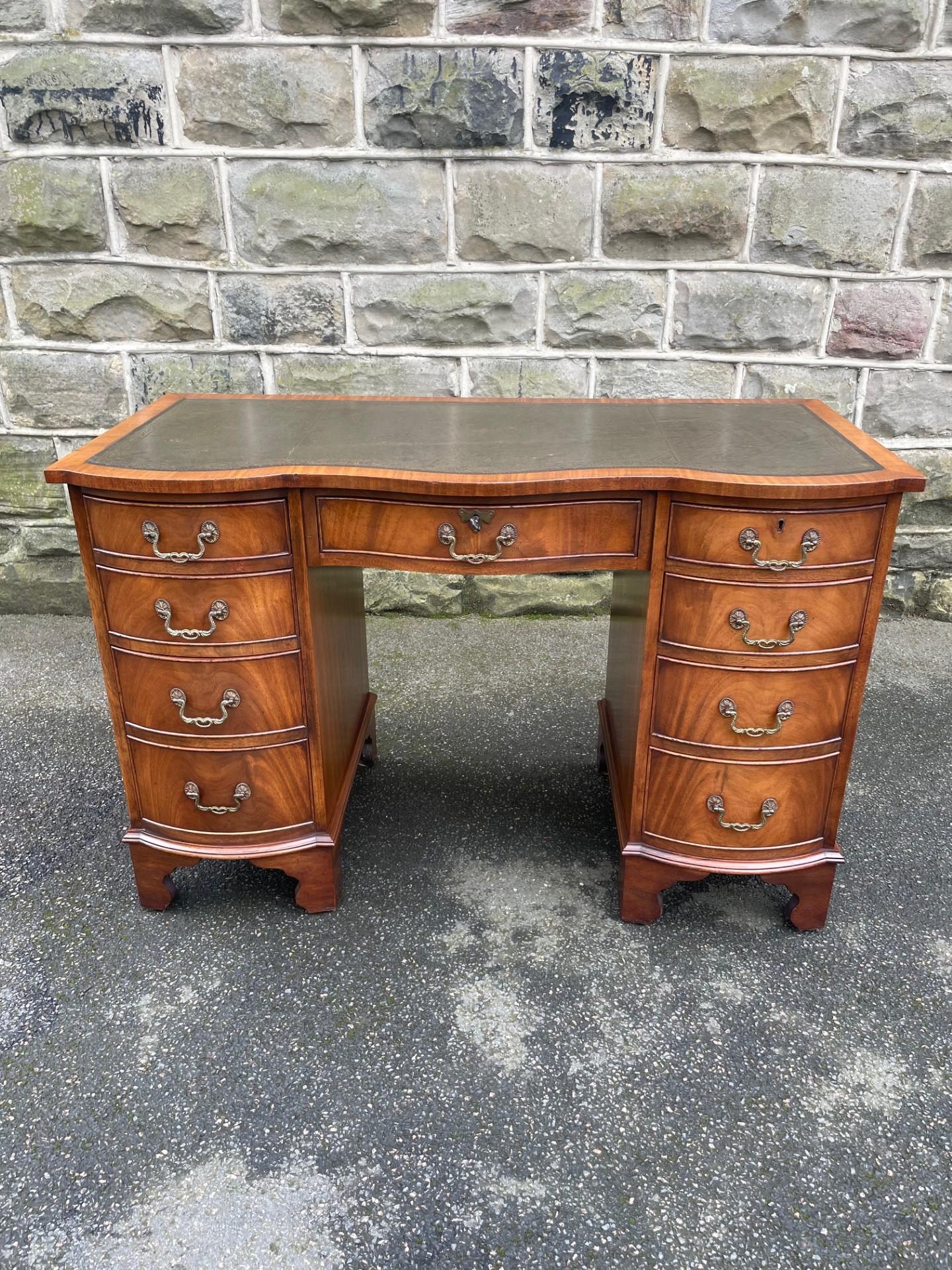 Quality Walnut Pedestal Writing Desk (1 of 10) Quality Walnut Pedestal Writing Desk (1 of 10)