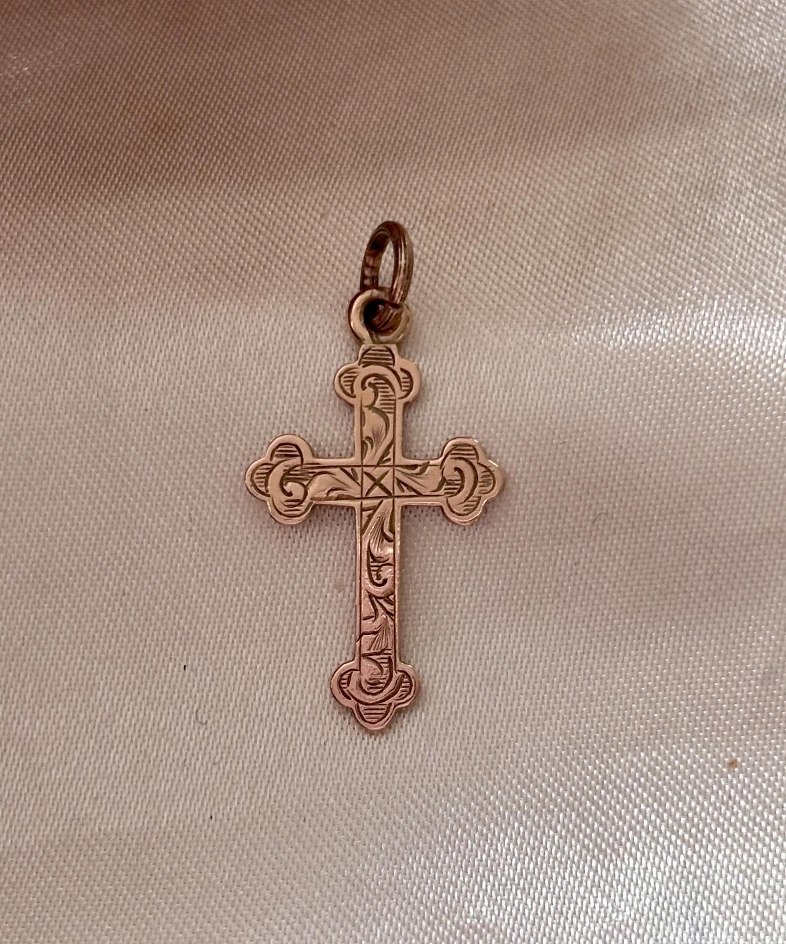 9ct Gold Engraved Cross (1 of 4) 9ct Gold Engraved Cross (1 of 4)