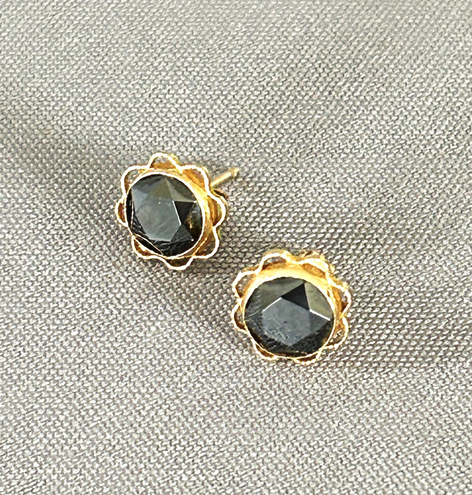 Pair of 9ct Gold & Hematite Stud Earrings (1 of 5)