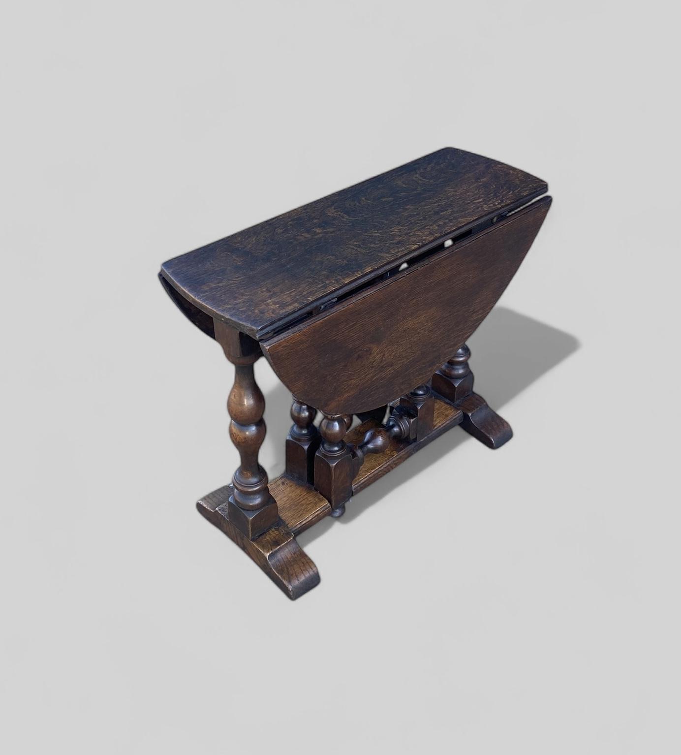 Small Oak Gateleg Coffee Table (1 of 8)