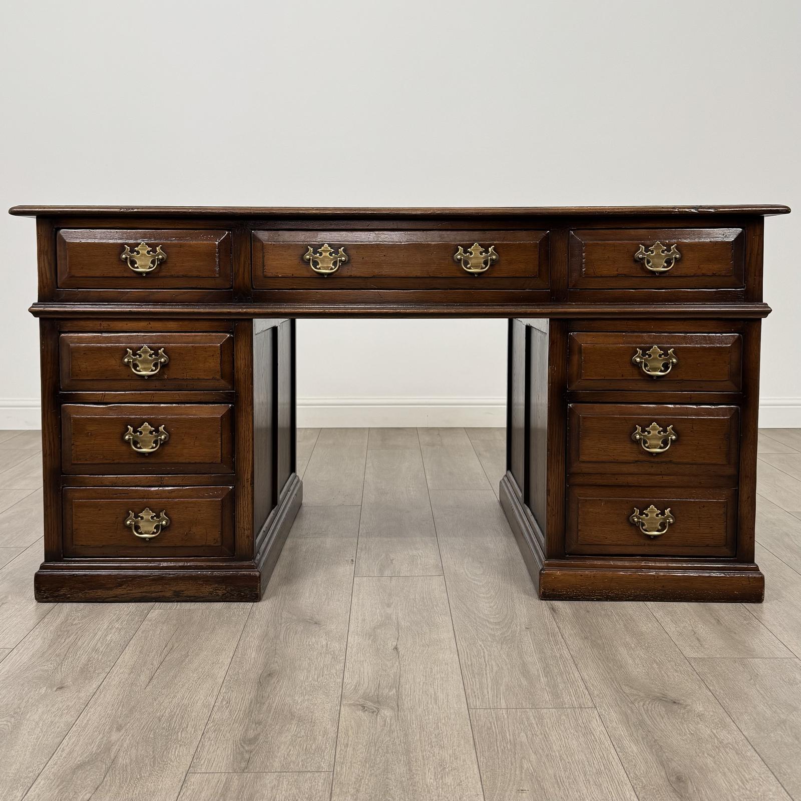 Antique 20th Century Good Quality Pedestal Desk in Oak (1 of 11) Antique 20th Century Good Quality Pedestal Desk in Oak (1 of 11)