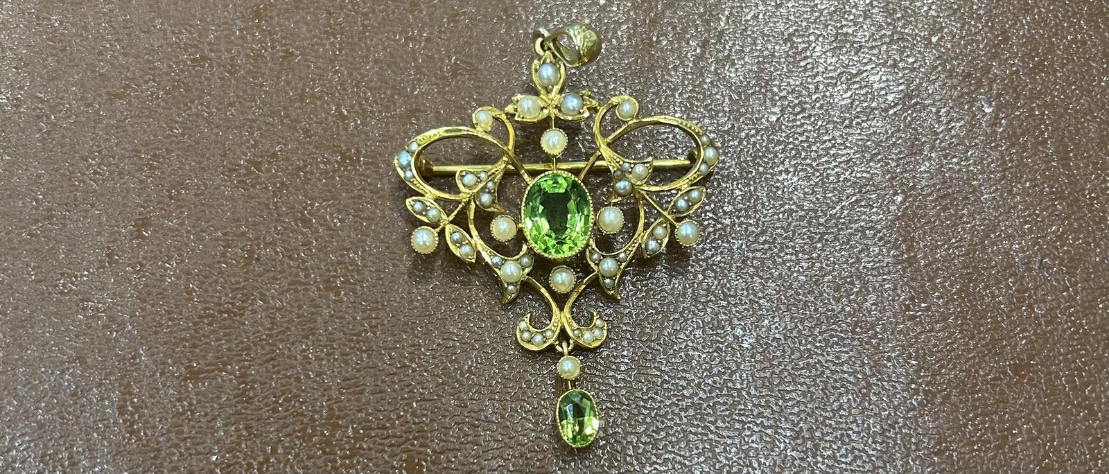 15ct Peridot + Pear Brooch / Pendent (1 of 2)