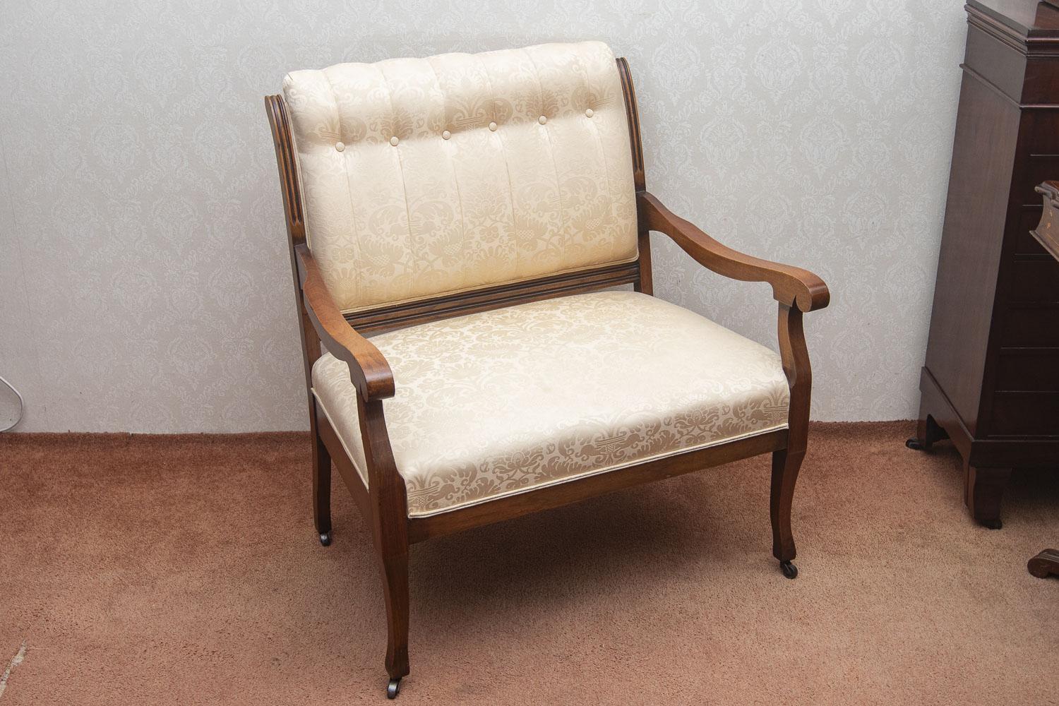 Victorian Button Back Love Seat (1 of 9)