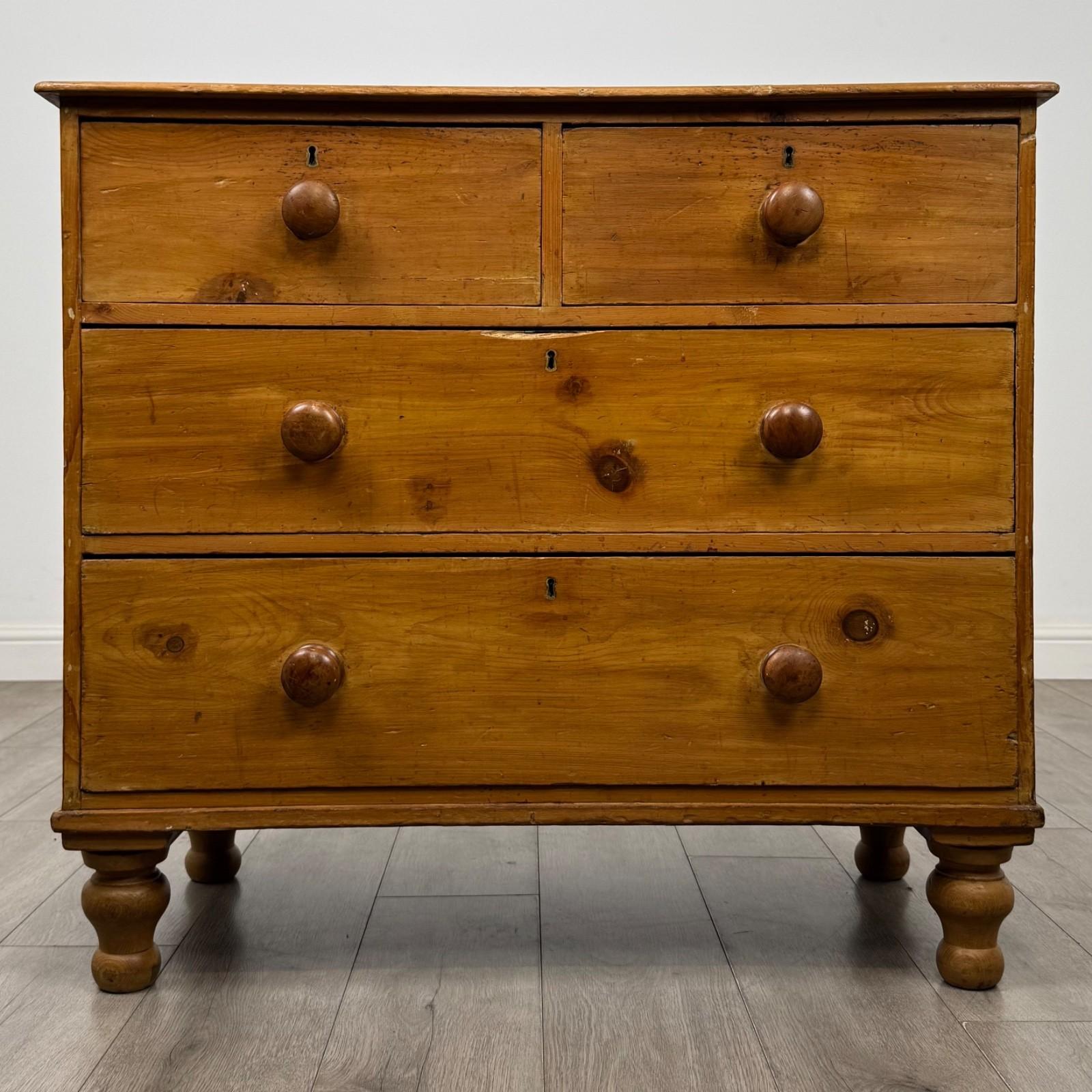 English 19th Century Pine Chest of Drawers - main image