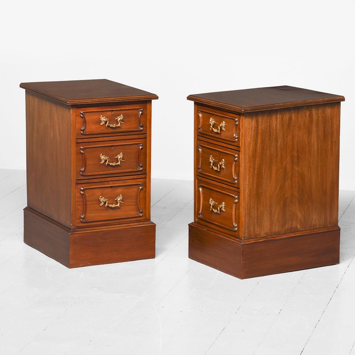 Pair of Mahogany Pedestal Bedside Cabinets (1 of 7)