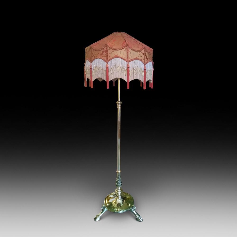 Victorian Brass Extending Standard Oil Lamp (1 of 5)