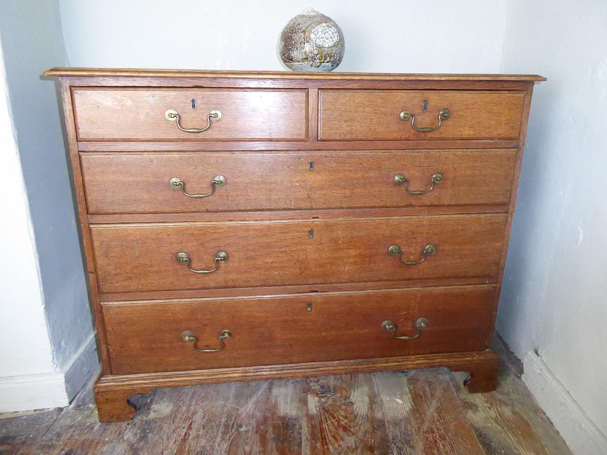 English 18th Century Oak Chest of Drawers (1 of 11) English 18th Century Oak Chest of Drawers (1 of 11)