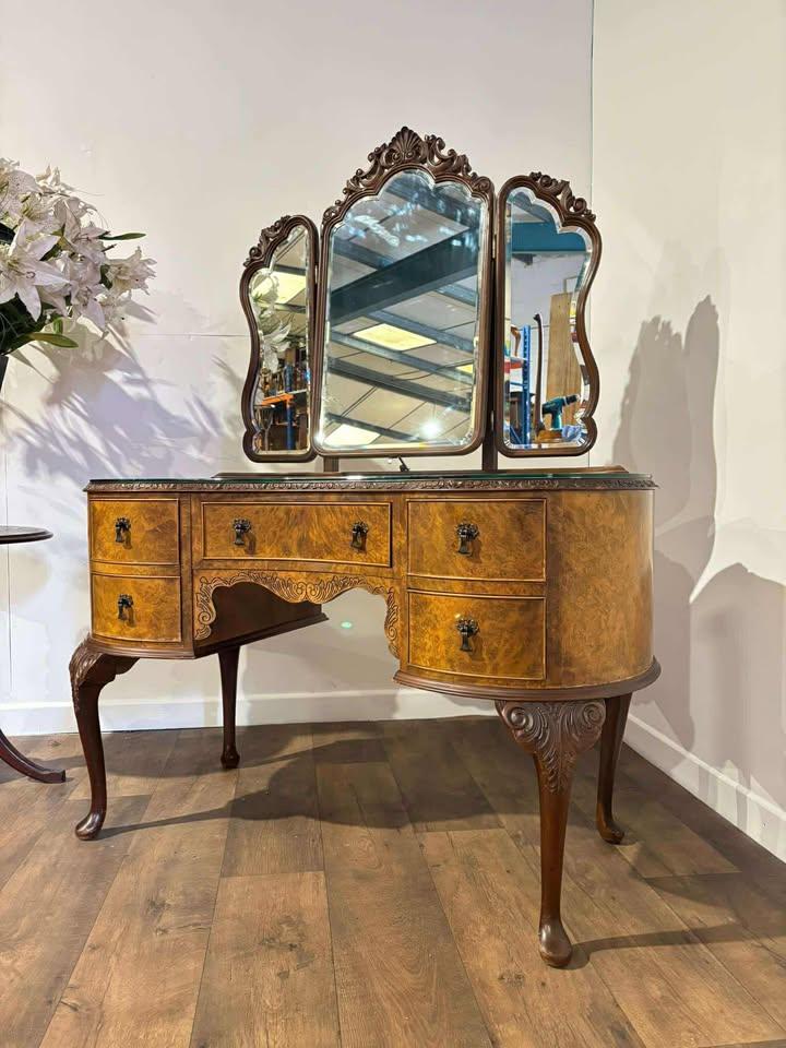 Vintage Walnut Veneered Kidney Shaped Dressing Table with Triptych Mirrors (1 of 18)