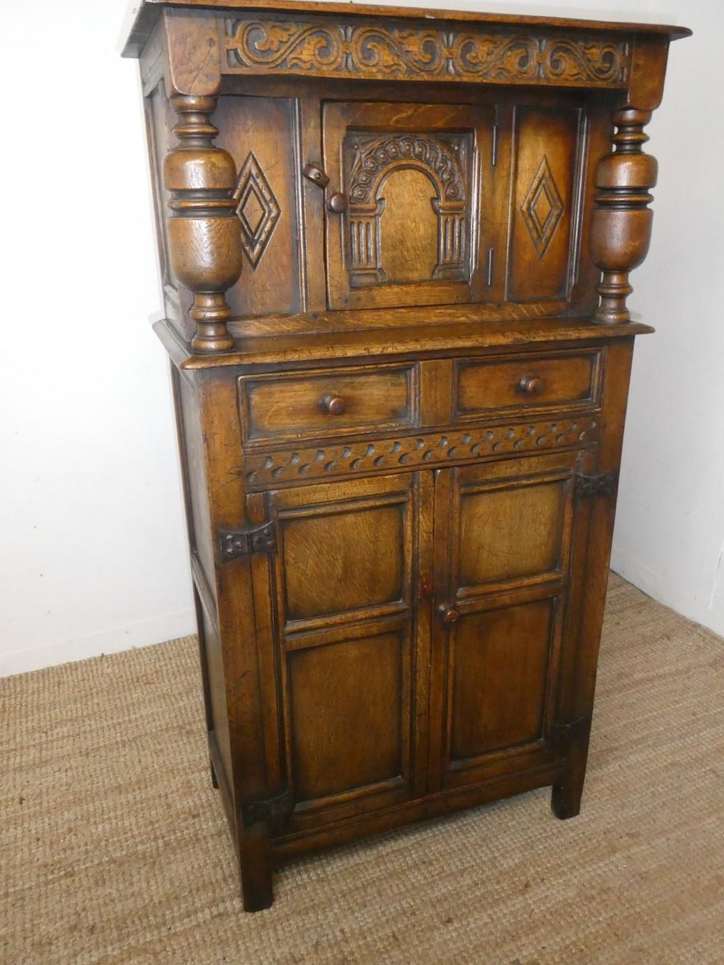 Neat 1920s Oak Cupboard 71.cm Wide (28") (1 of 9) Neat 1920s Oak Cupboard 71.cm Wide (28") (1 of 9)