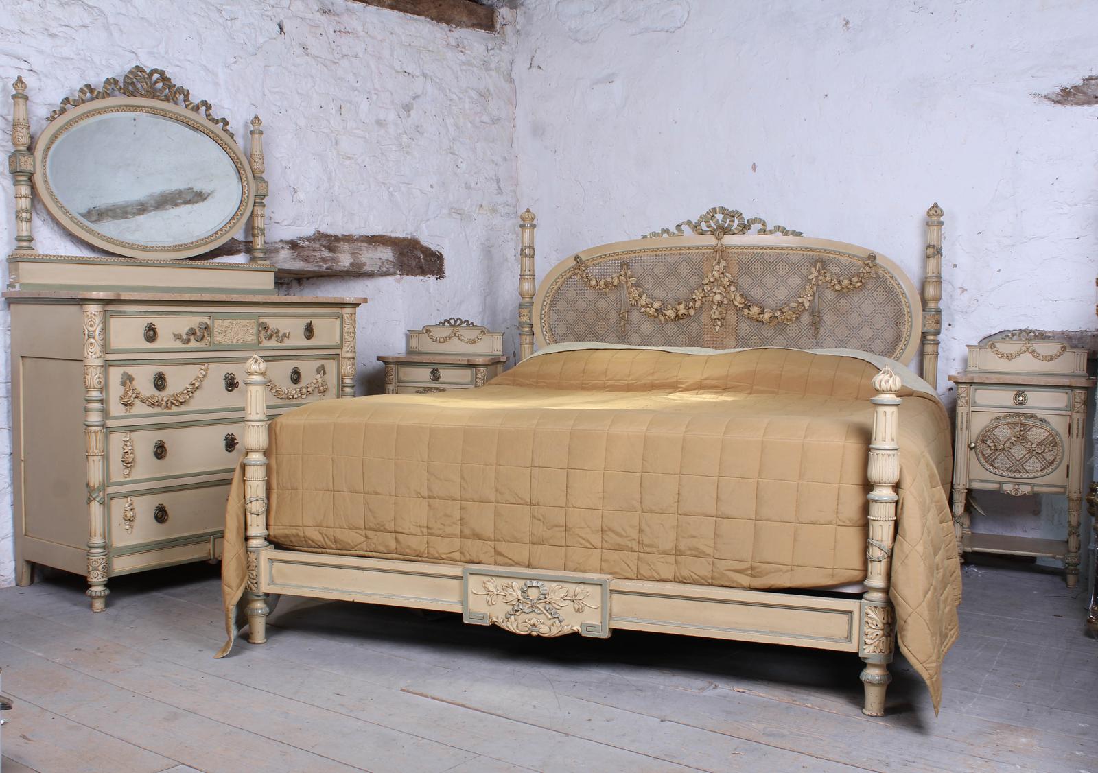 Exquisite Painted, Caned Rare 6' Super King Size Suite with Bedsides & Drawers (1 of 12)
