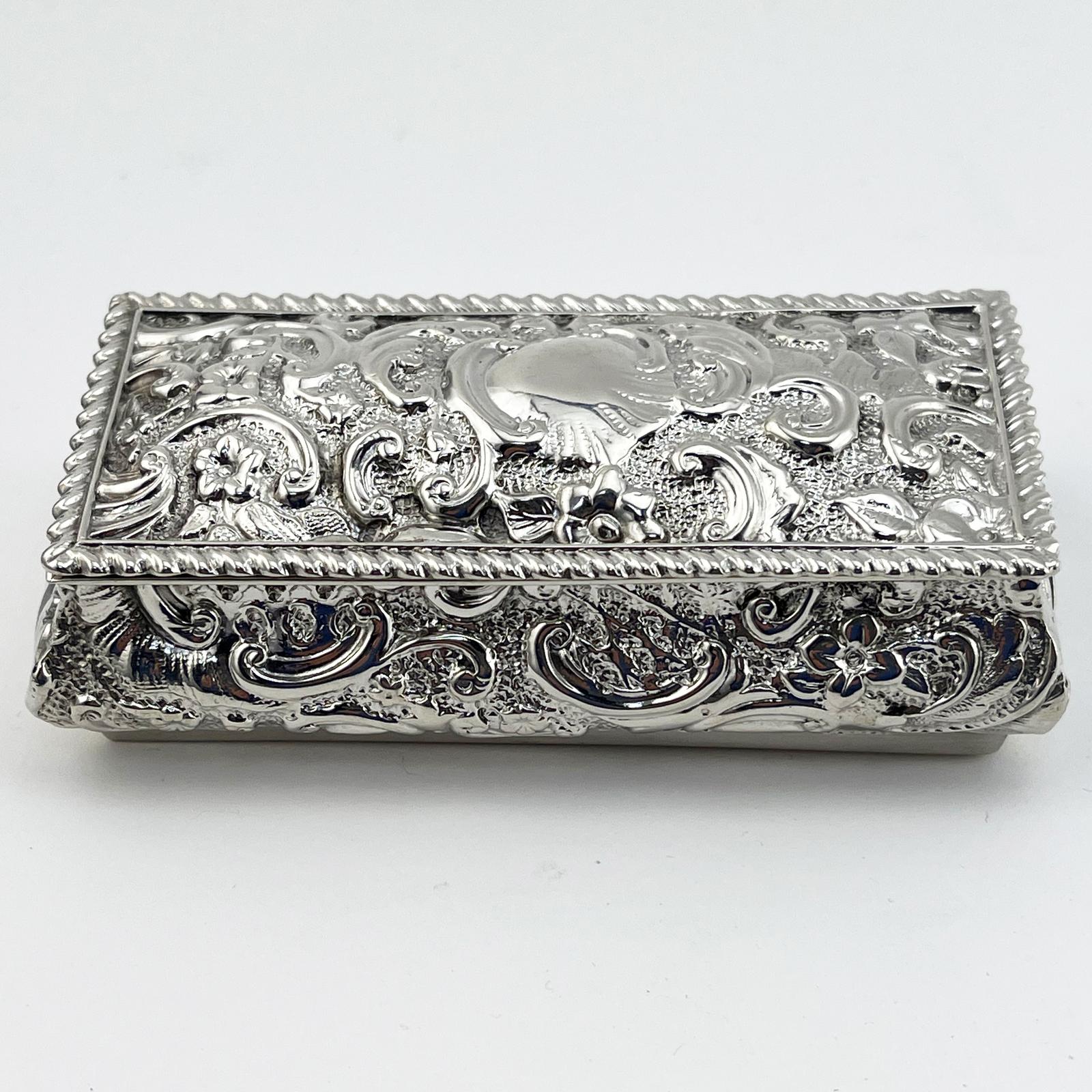 Embossed Edwardian Sterling Silver Jewellery / Trinket Box (1 of 8) Embossed Edwardian Sterling Silver Jewellery / Trinket Box (1 of 8)